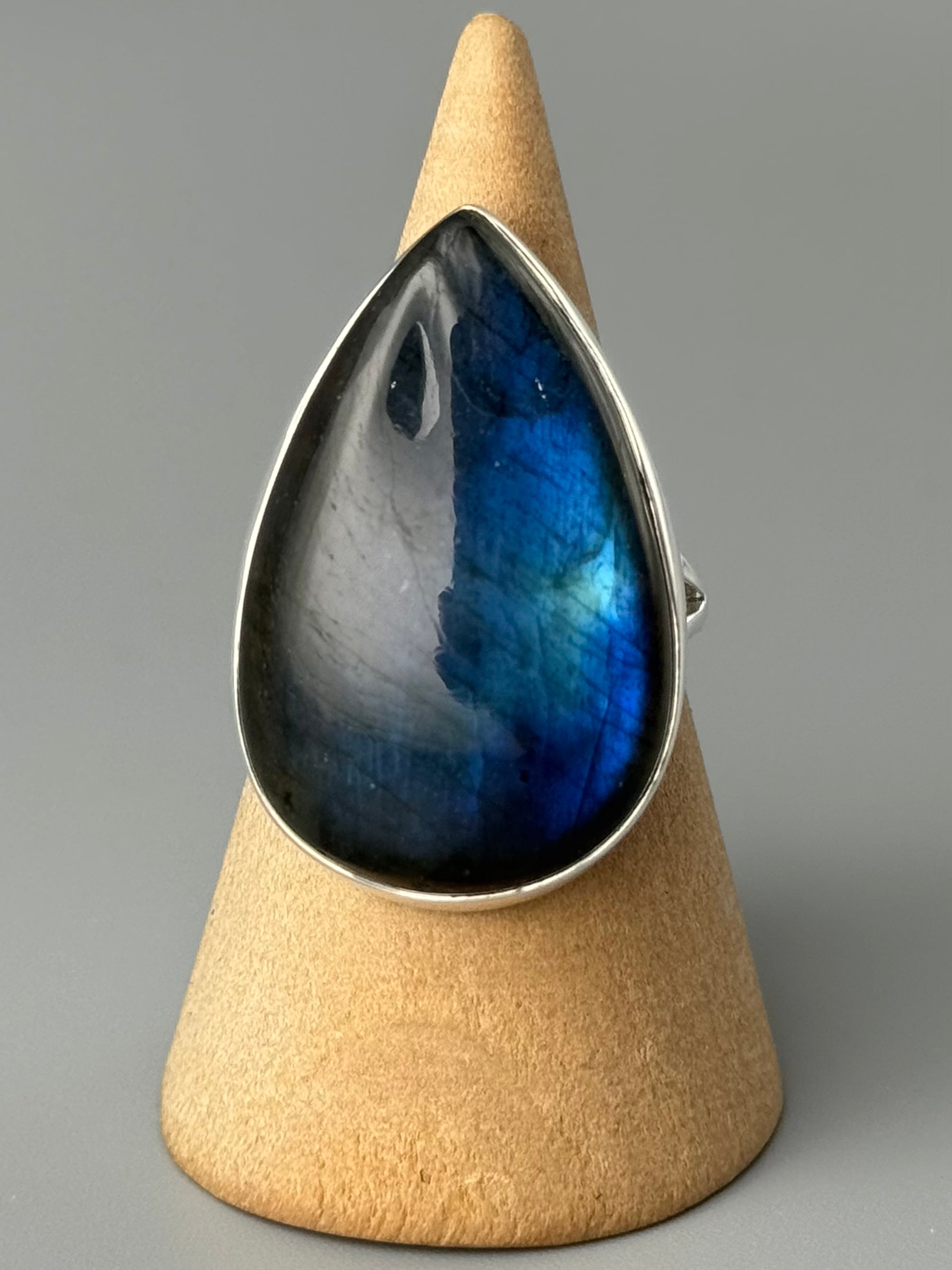 •LABRADORITE - MEDIUM TEAR• split band silver ring (size 9)