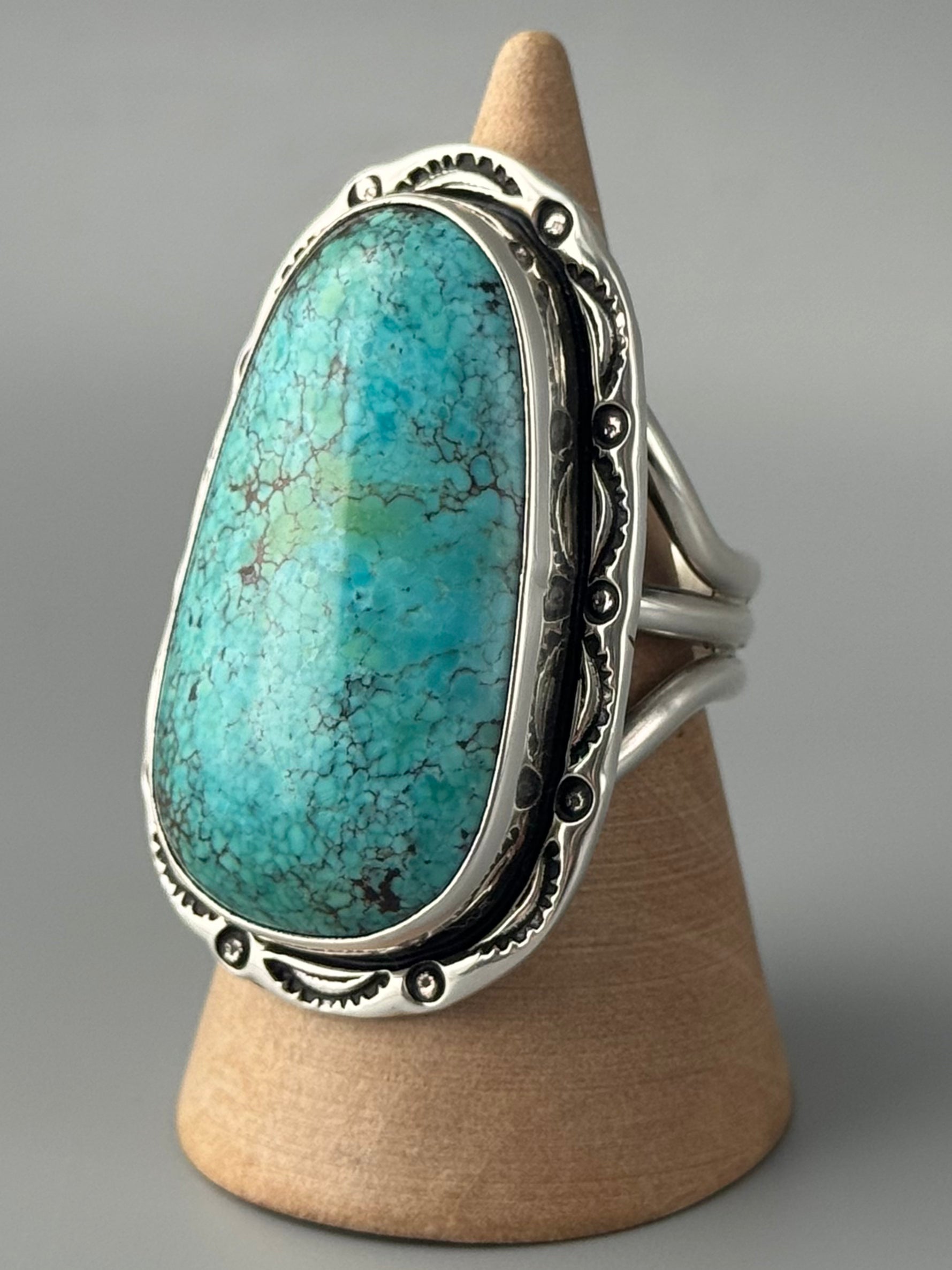 •CHINESE TURQUOISE - SHÁ• Navajo silver ring (size 10.5)