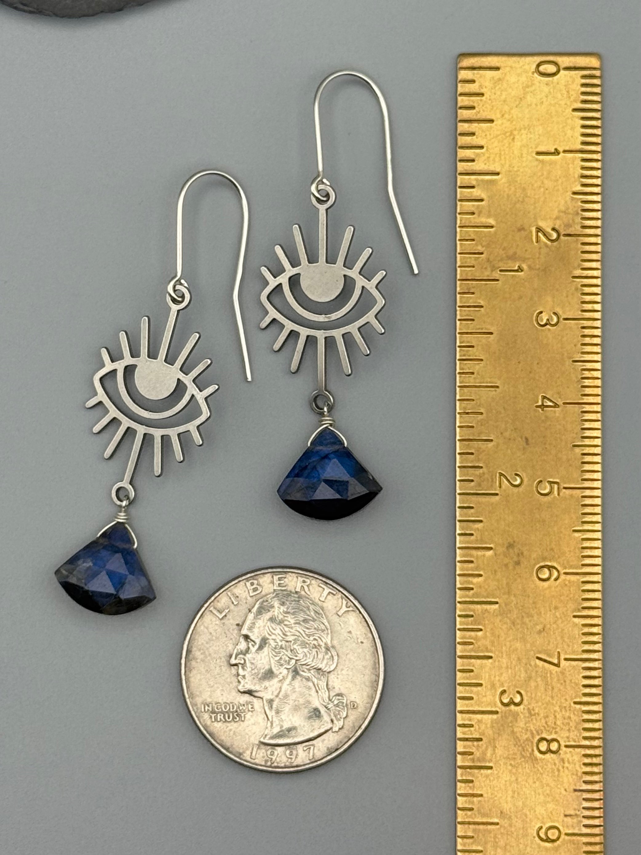 •EYE ON YOU• labradorite + silver earrings