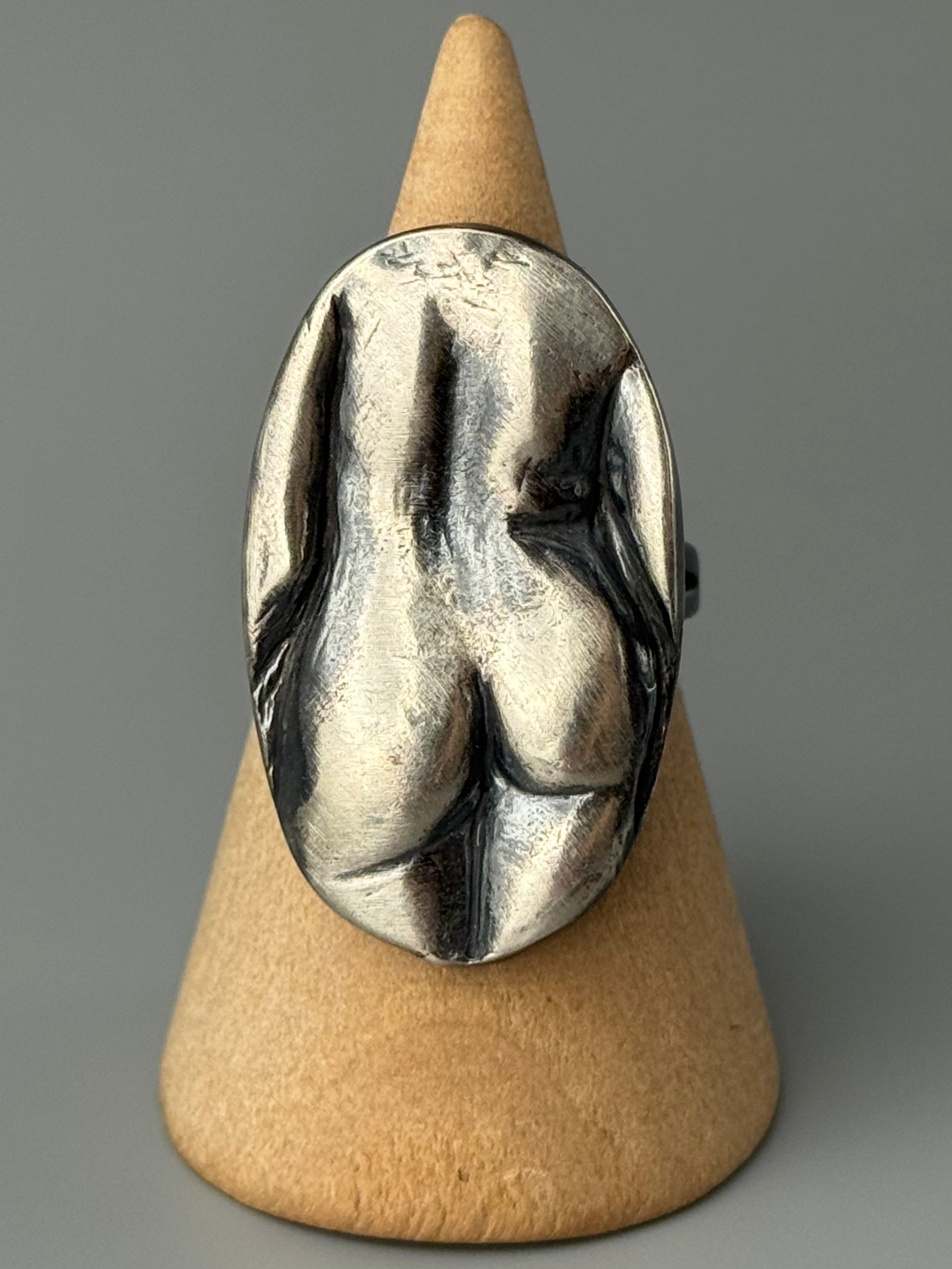 •CURVY BOOTY• oxidized silver ring (size 8)