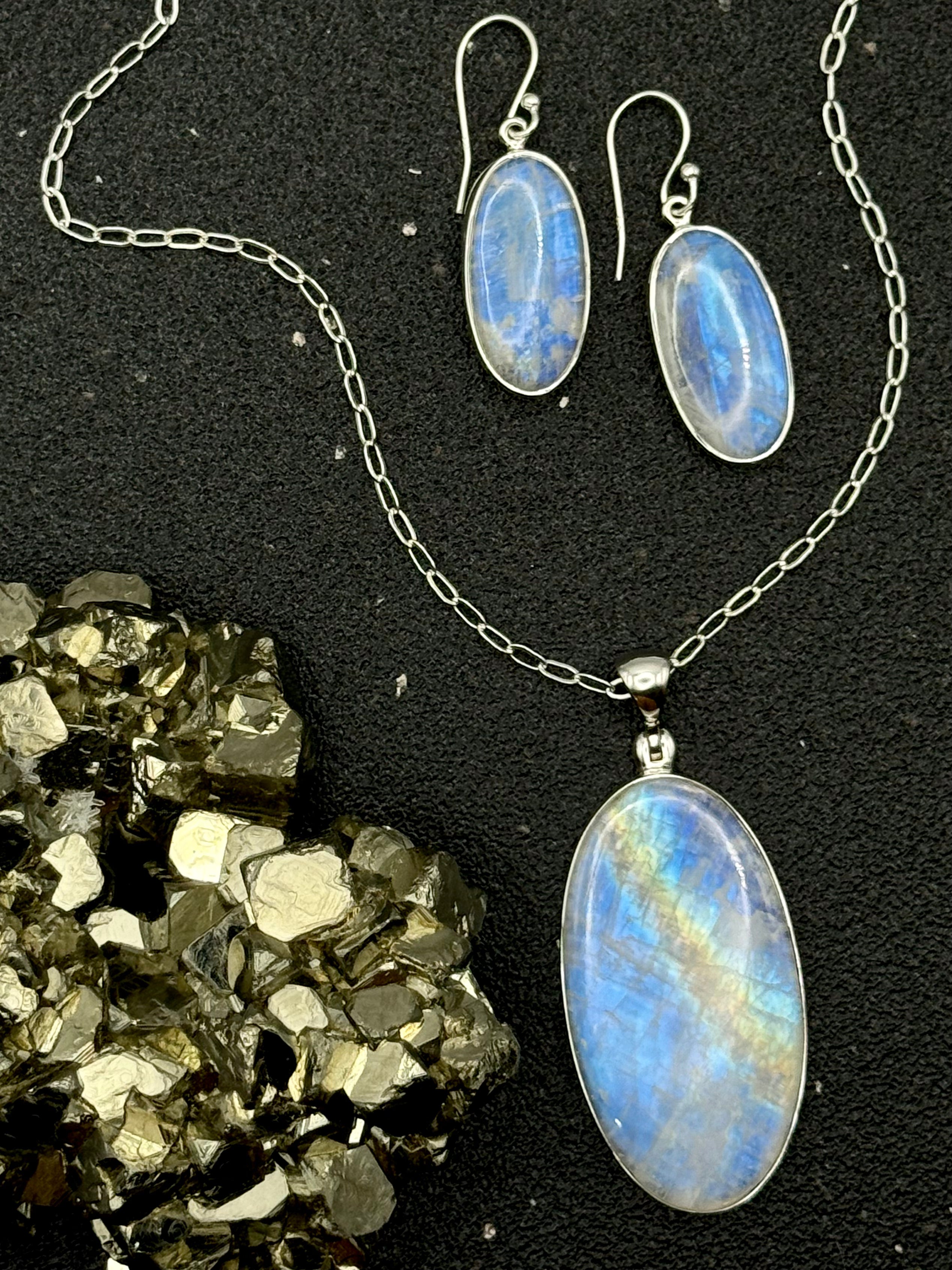 •RAINBOW MOONSTONE OVAL• silver dangle earrings