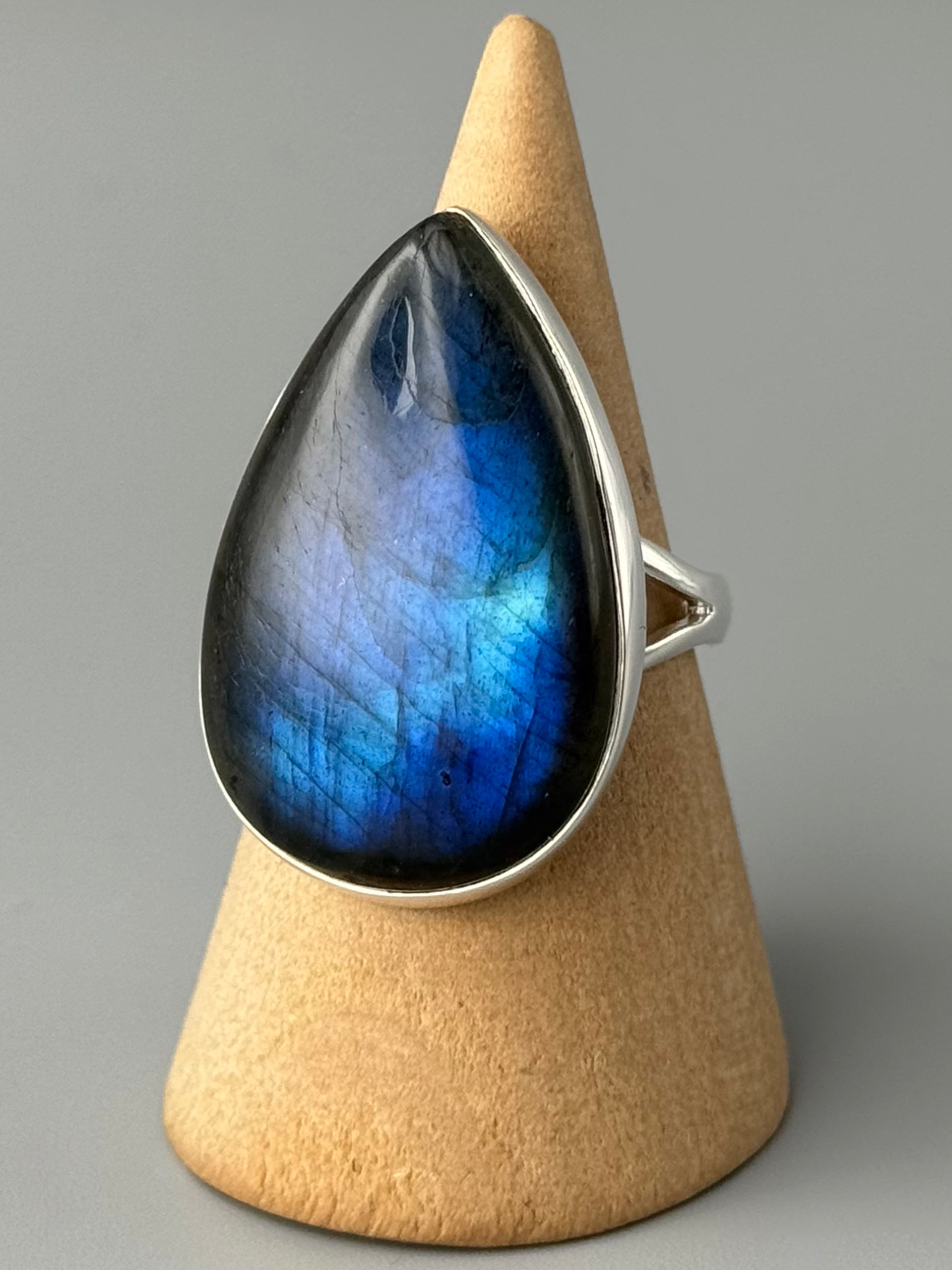 •LABRADORITE - MEDIUM TEAR• split band silver ring (size 9)