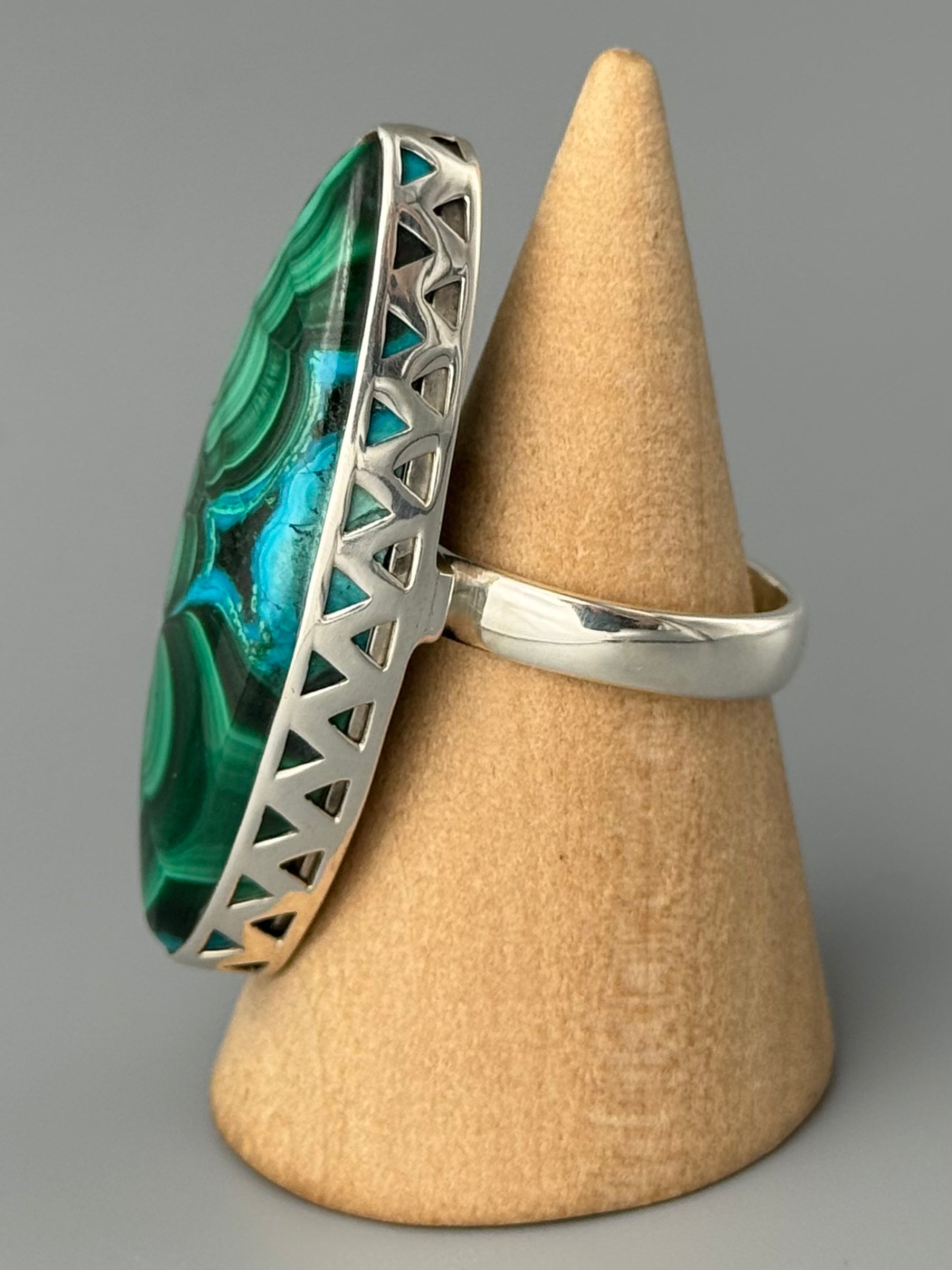 •MALACHITE - EYE• zig zag bezel silver ring (size 7.75)
