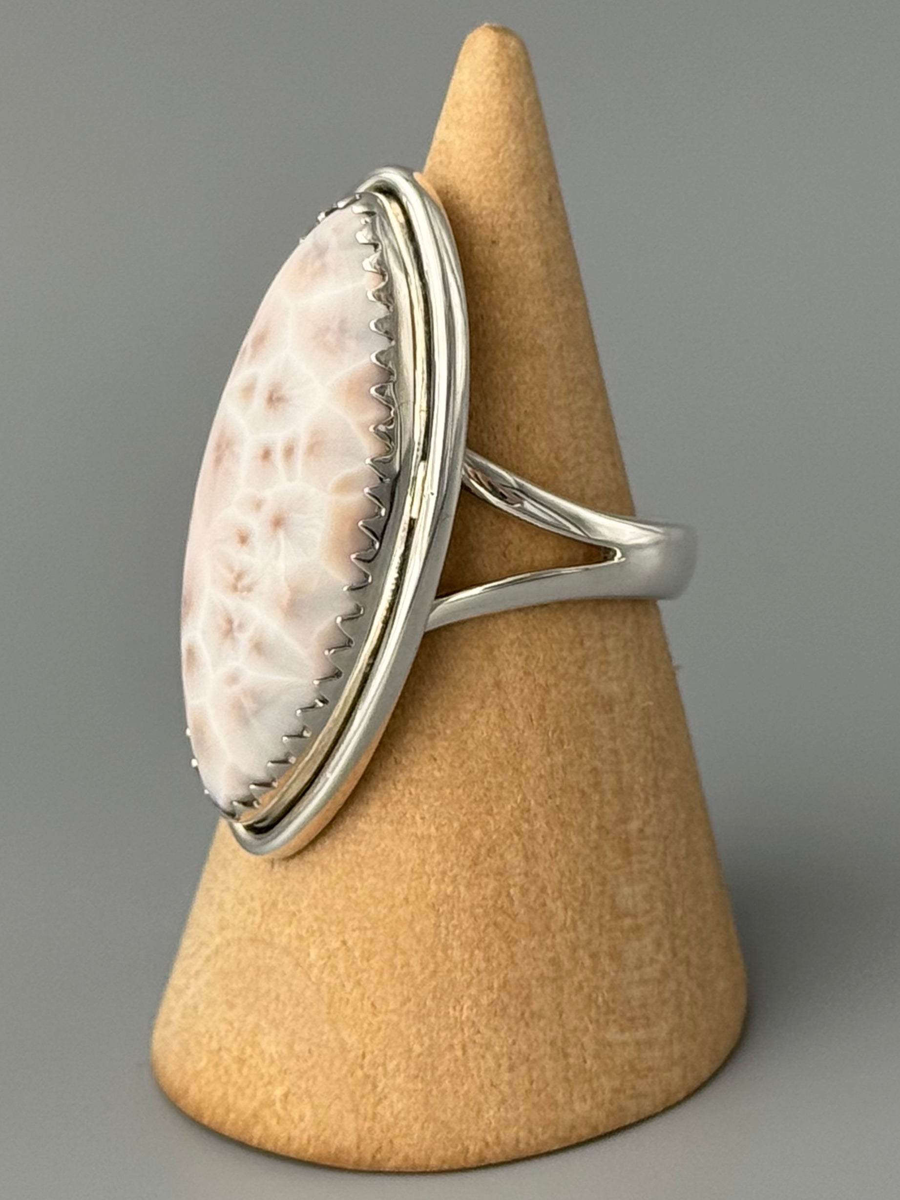 •THOMSONITE - EYE• serrated bezel silver ring (size 7.75)