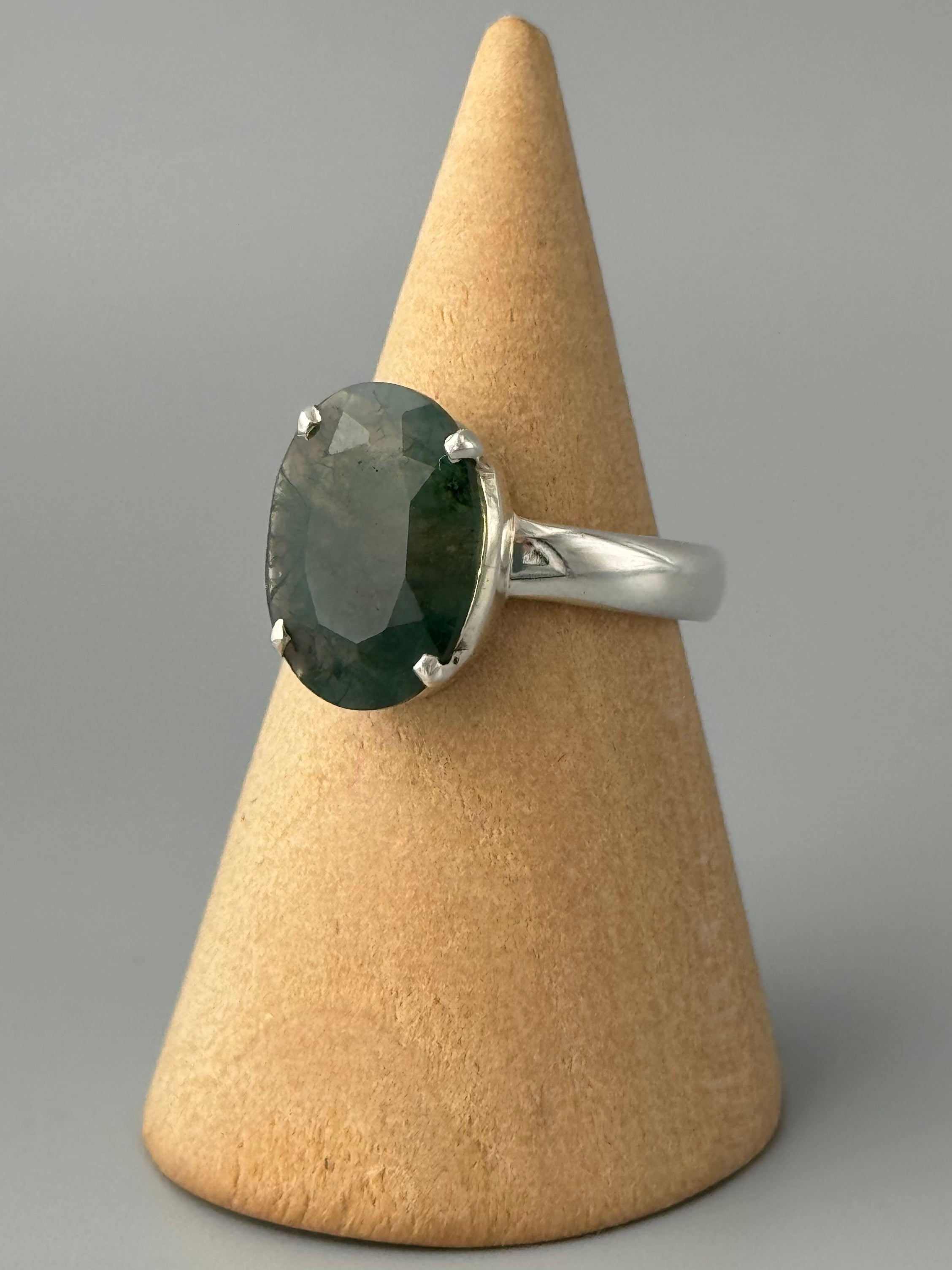 •FACETED MOSS AGATE - OVAL• prong set silver ring (size 8)