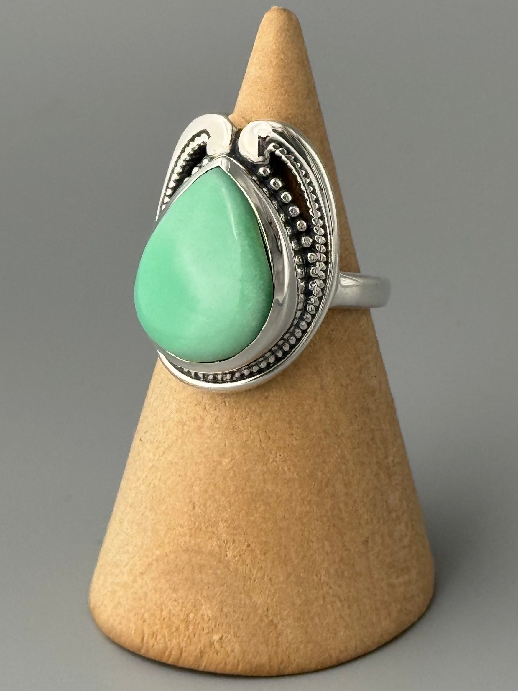 •CHRYSOPRASE - SADDLE• decorative bezel silver ring (size 6.5)
