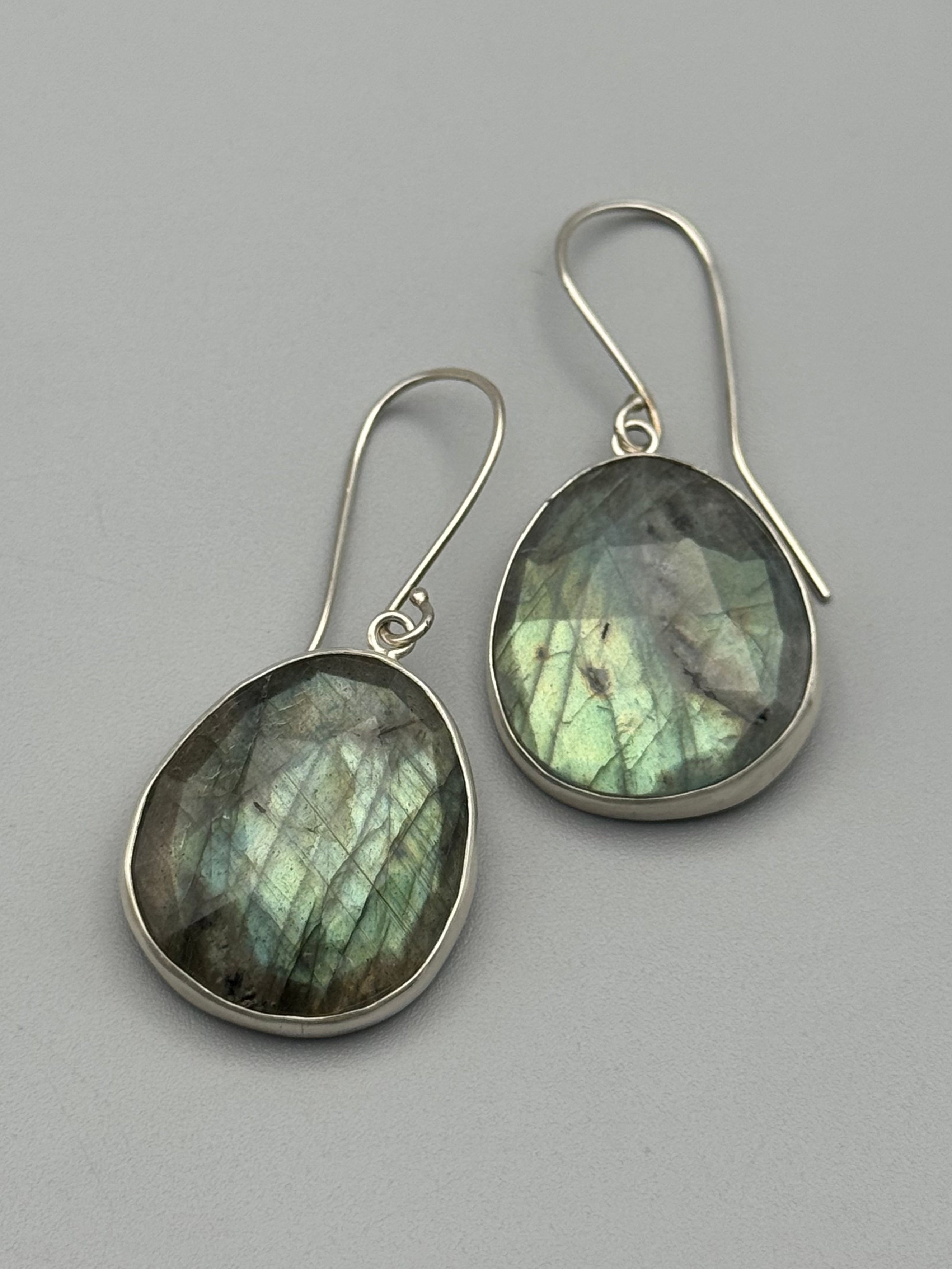 •PLUMA• labradorite + silver dangle earrings