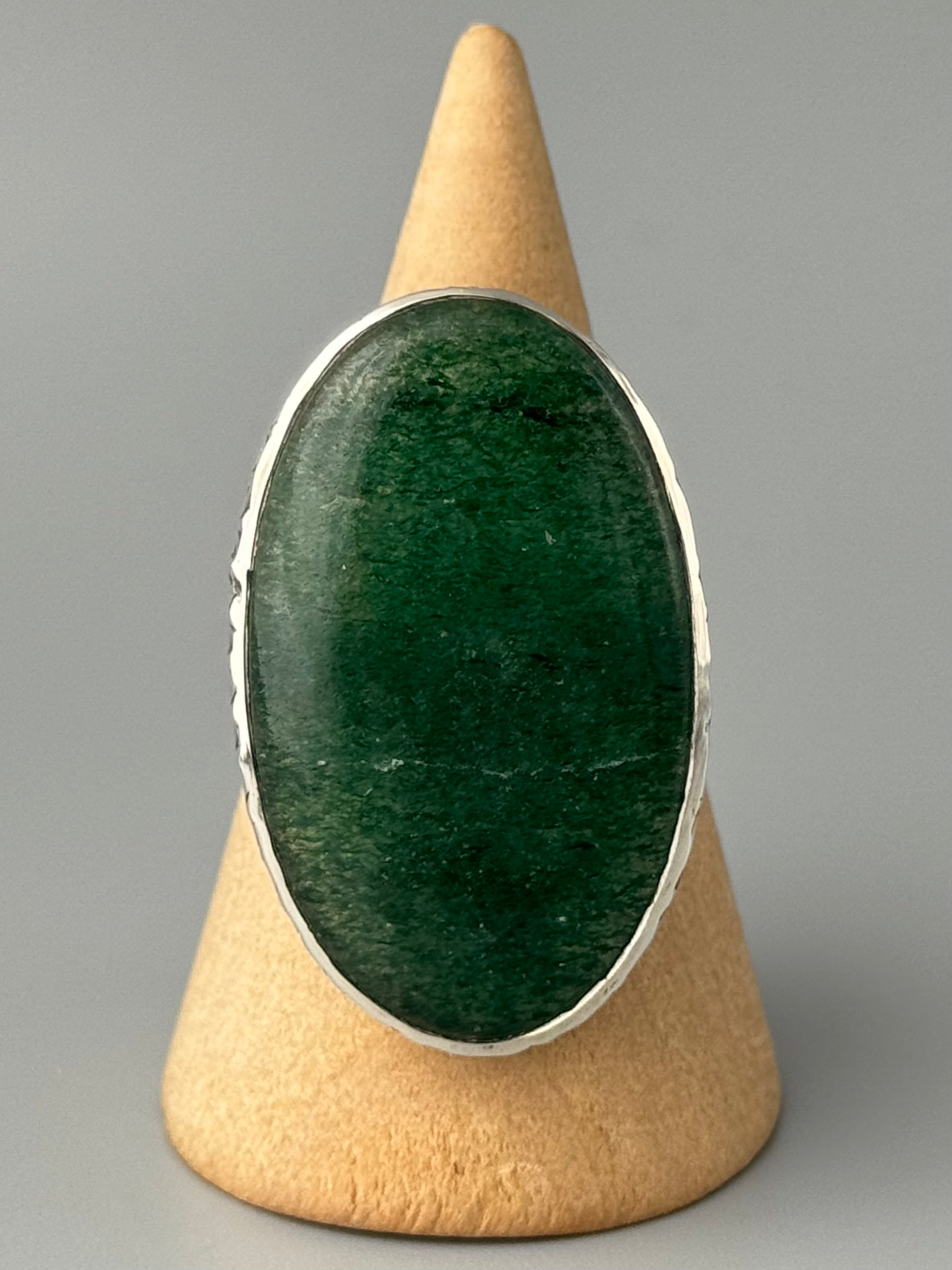 •GREEN AVENTURINE - OVAL• elemental bezel silver ring (size 8.75)