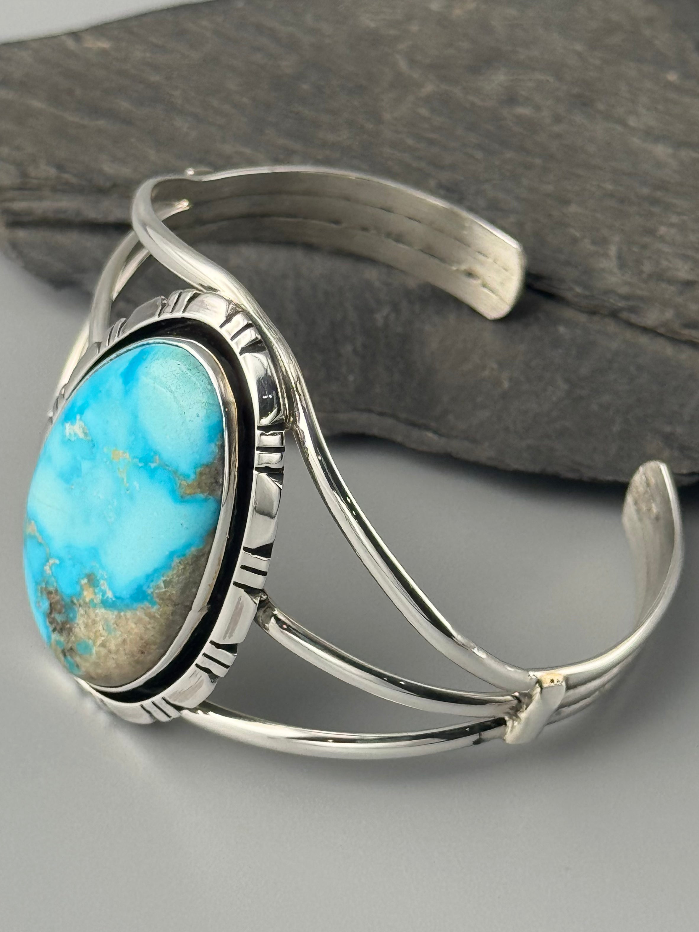 •BLUE RIDGE TURQUOISE - MOUNTAIN FEATHERS• Navajo sterling silver cuff bracelet (6.75" +/-)