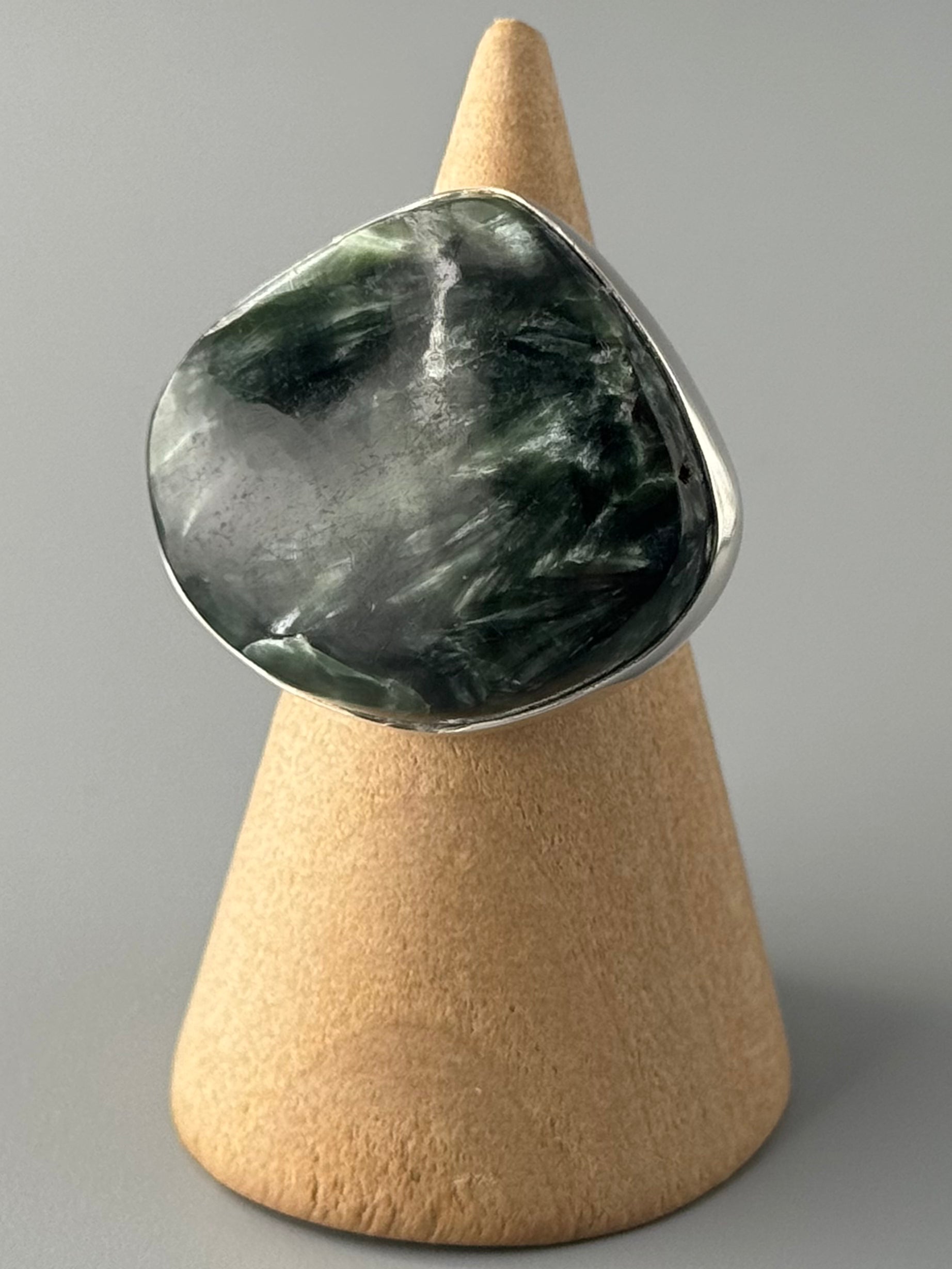 •SERAPHINITE - FREEFORM• simple bezel silver ring (size 7.5)