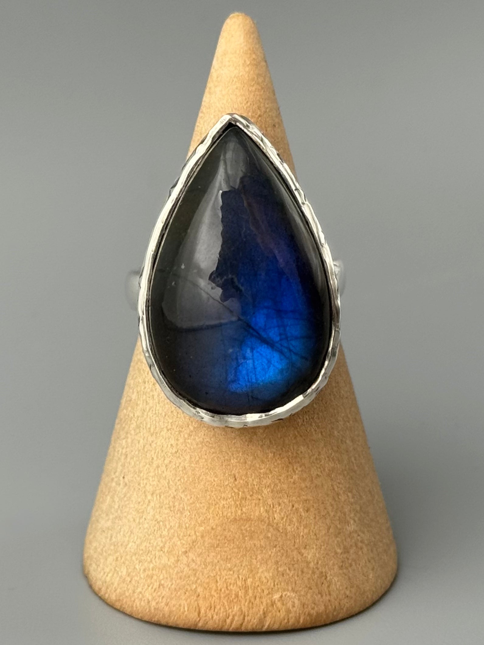 •LABRADORITE - TEAR• elemental bezel silver ring (size 7)