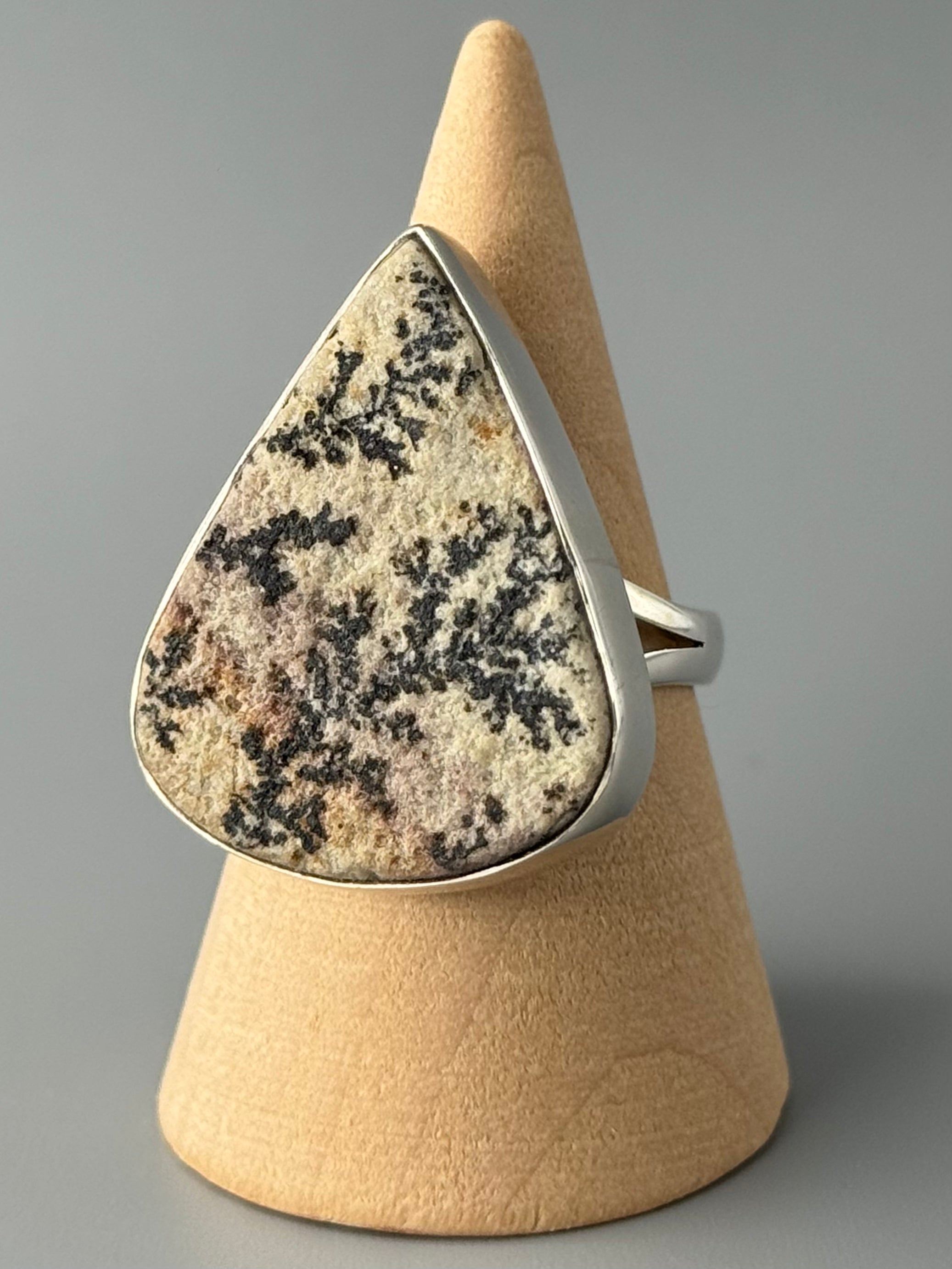•DENDRITIC SANDSTONE - TEAR• split band silver ring (size 9)