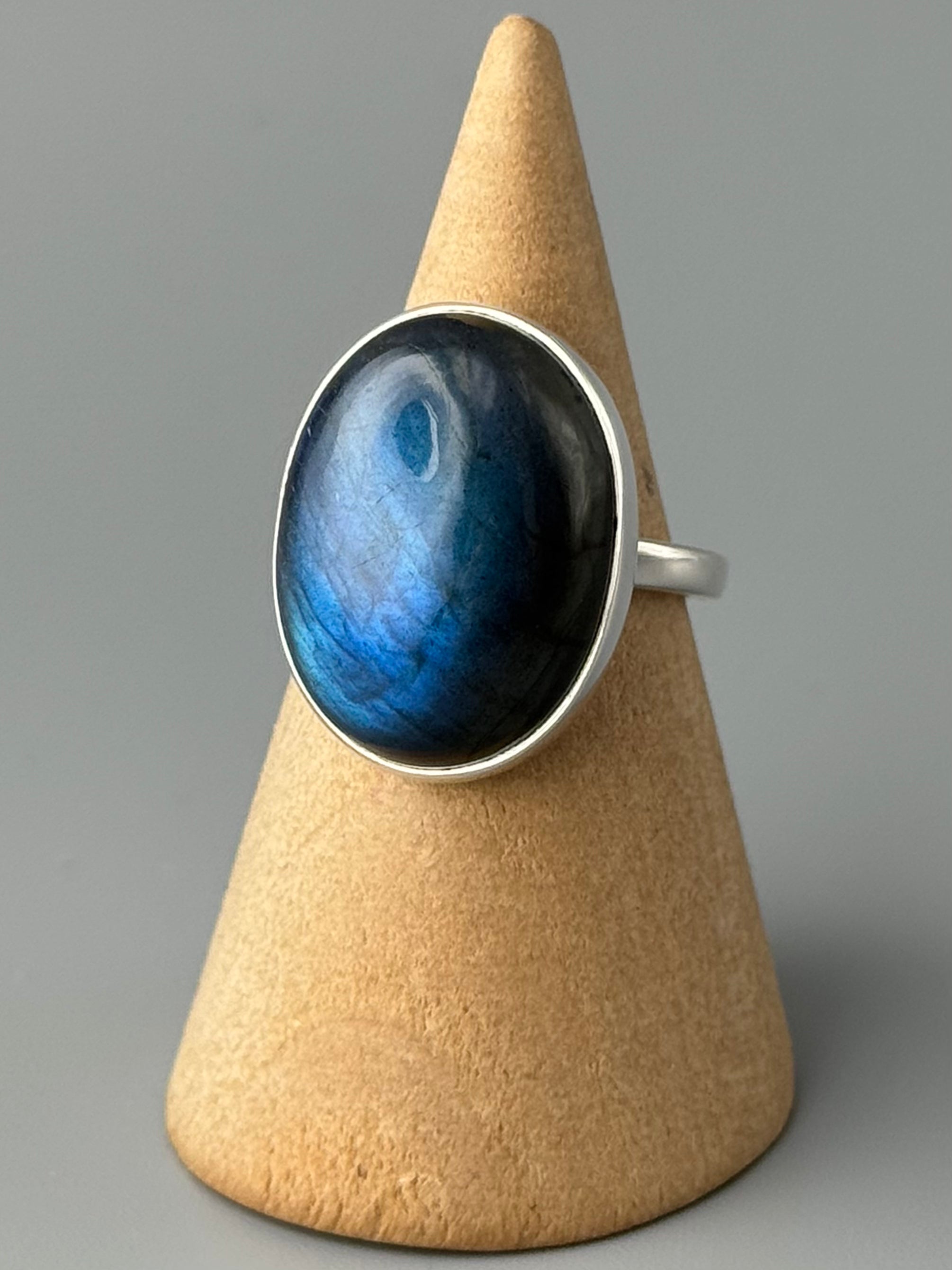 •LABRADORITE - OVAL - 1• simple band silver ring (size 7)