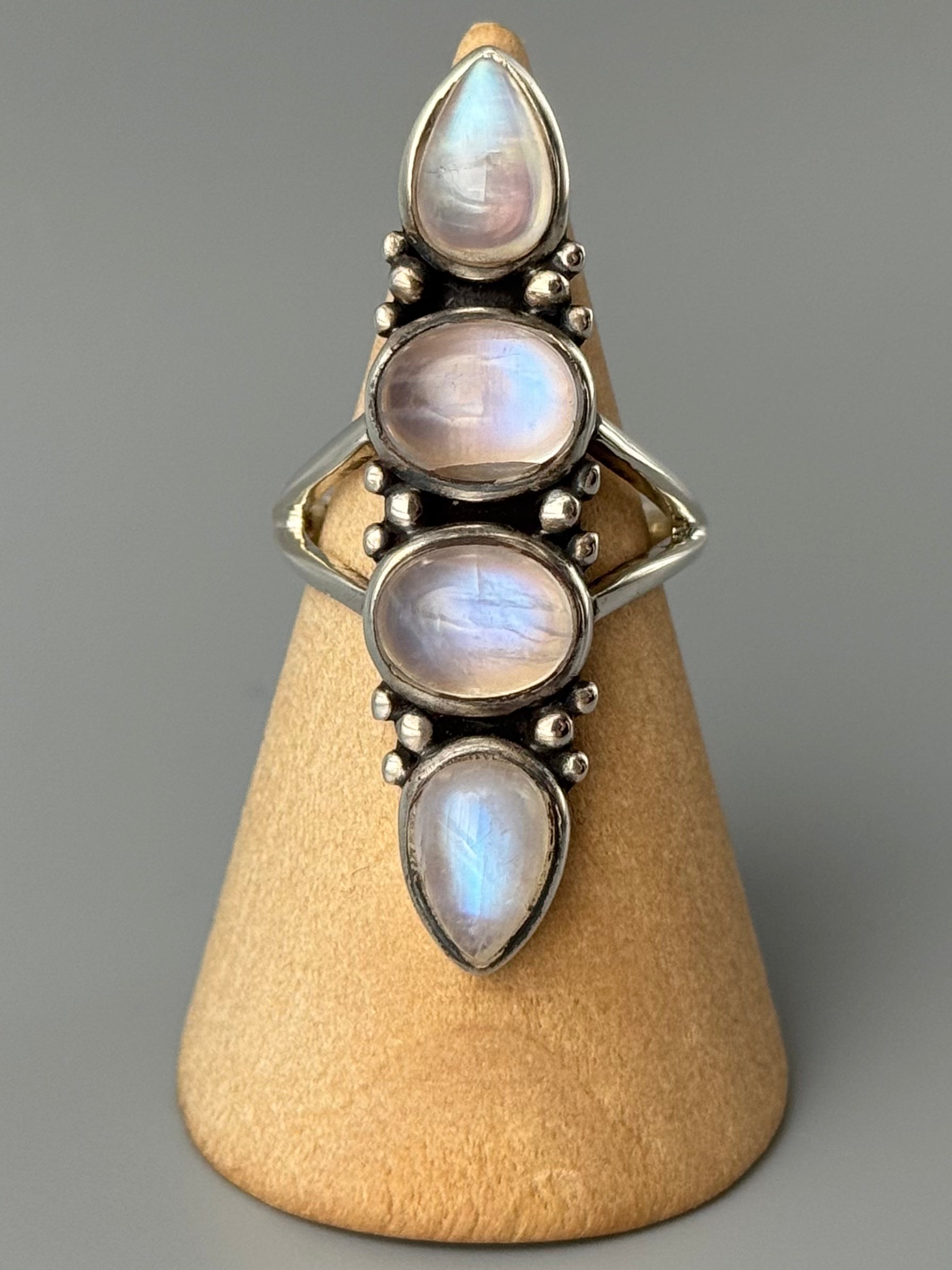 •RAINBOW MOONSTONE - LATITUDE• split band silver ring (size 7)