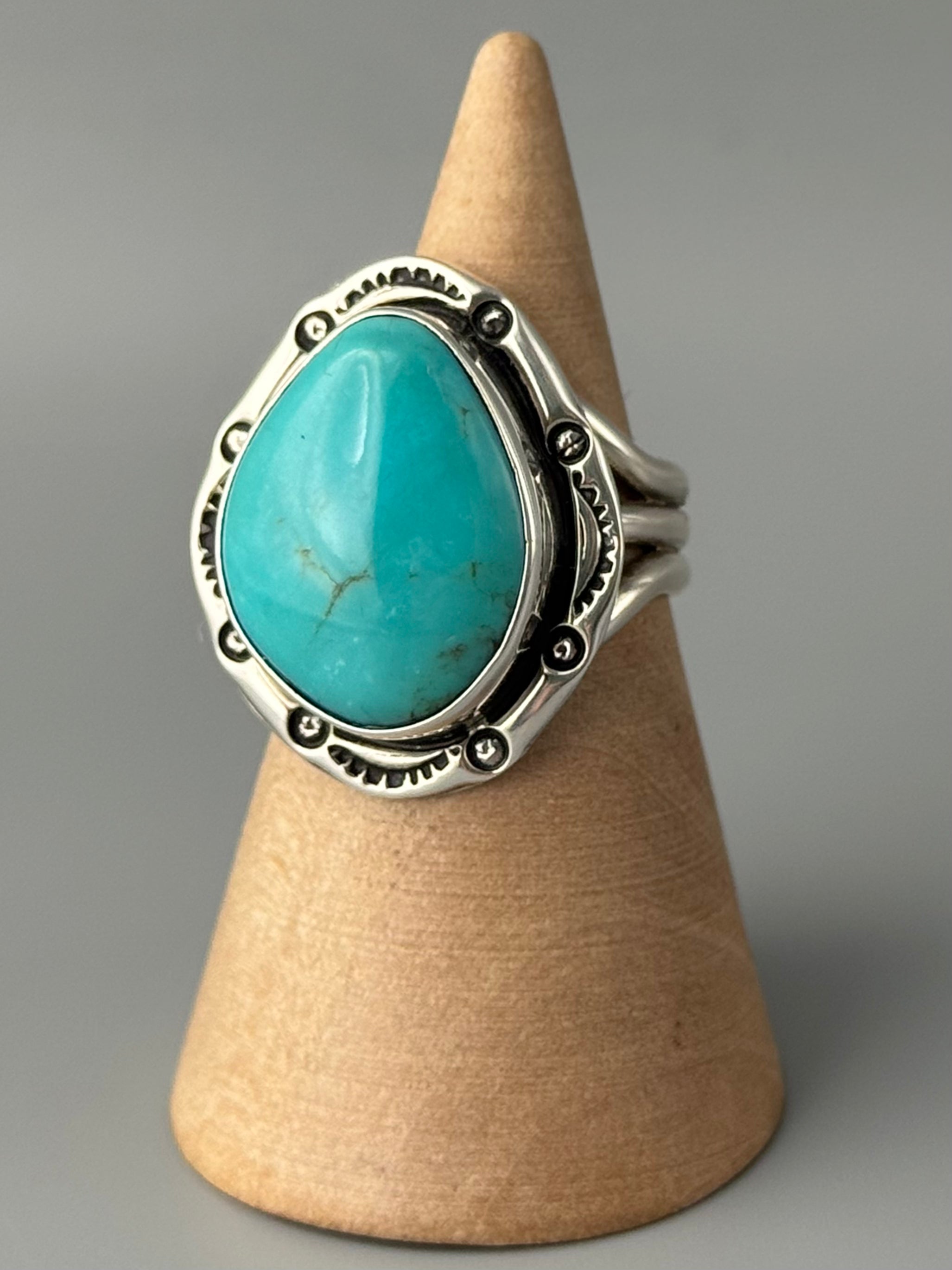 •KINGMAN TURQUOISE - SHÁ• Navajo silver ring (size 8.5)