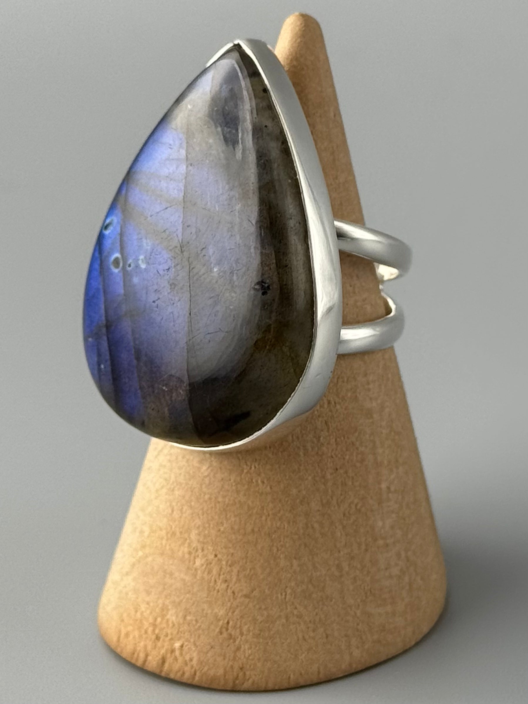 •LABRADORITE - LARGE TEAR• split band silver ring (size 6.25)