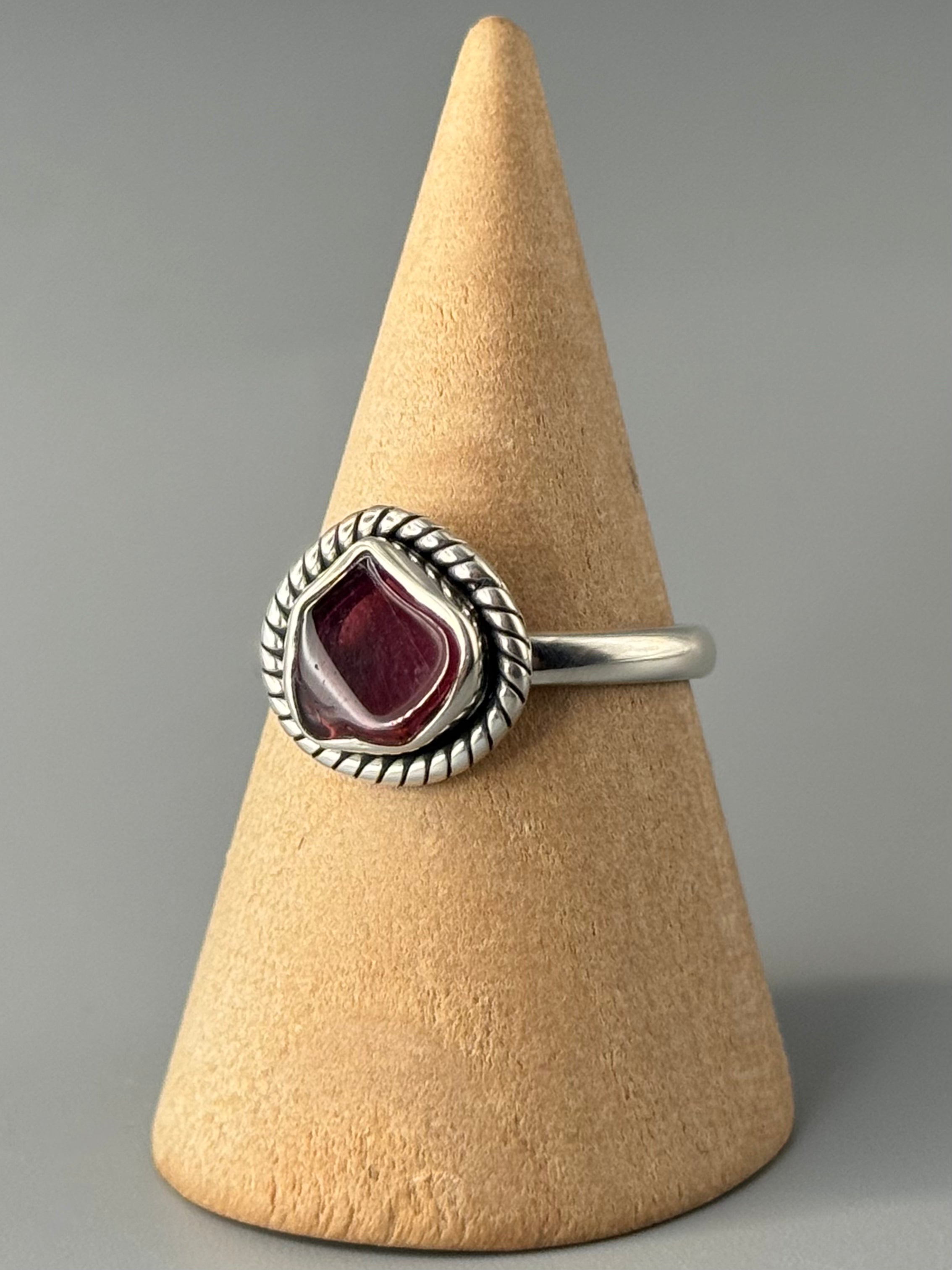 •GARNET - TWINE• sterling silver ring (size 9)