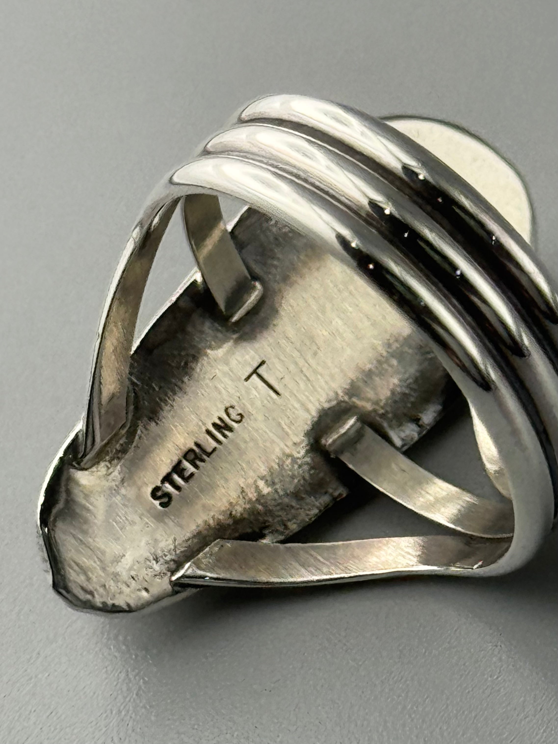 •GASPEITE - SHÁ• Navajo silver ring (size 10)