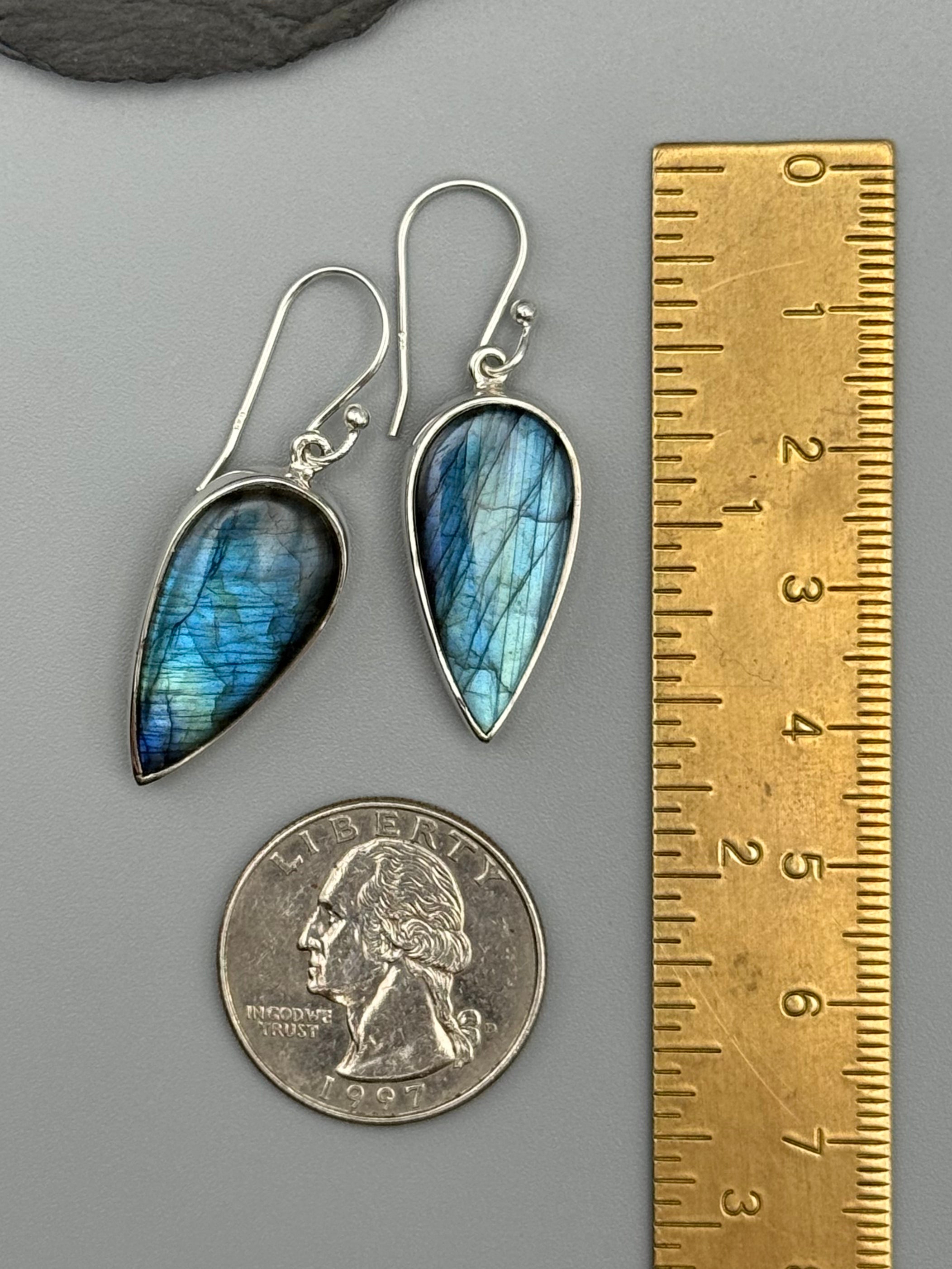 •LABRADORITE - SPEAR TEAR• silver dangle earrings