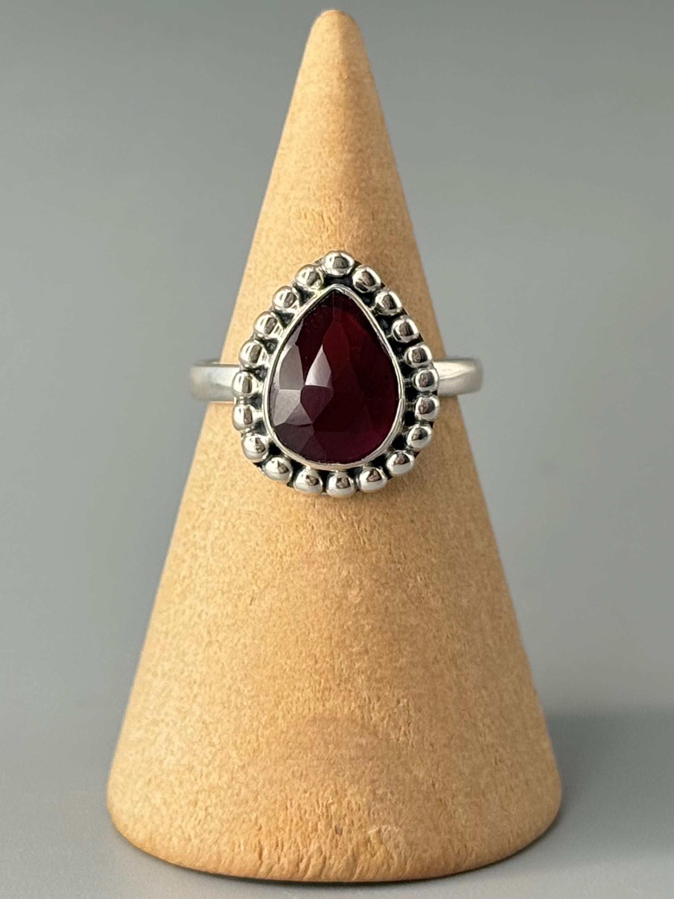 •GARNET - BELLIS• sterling silver ring (size 6)