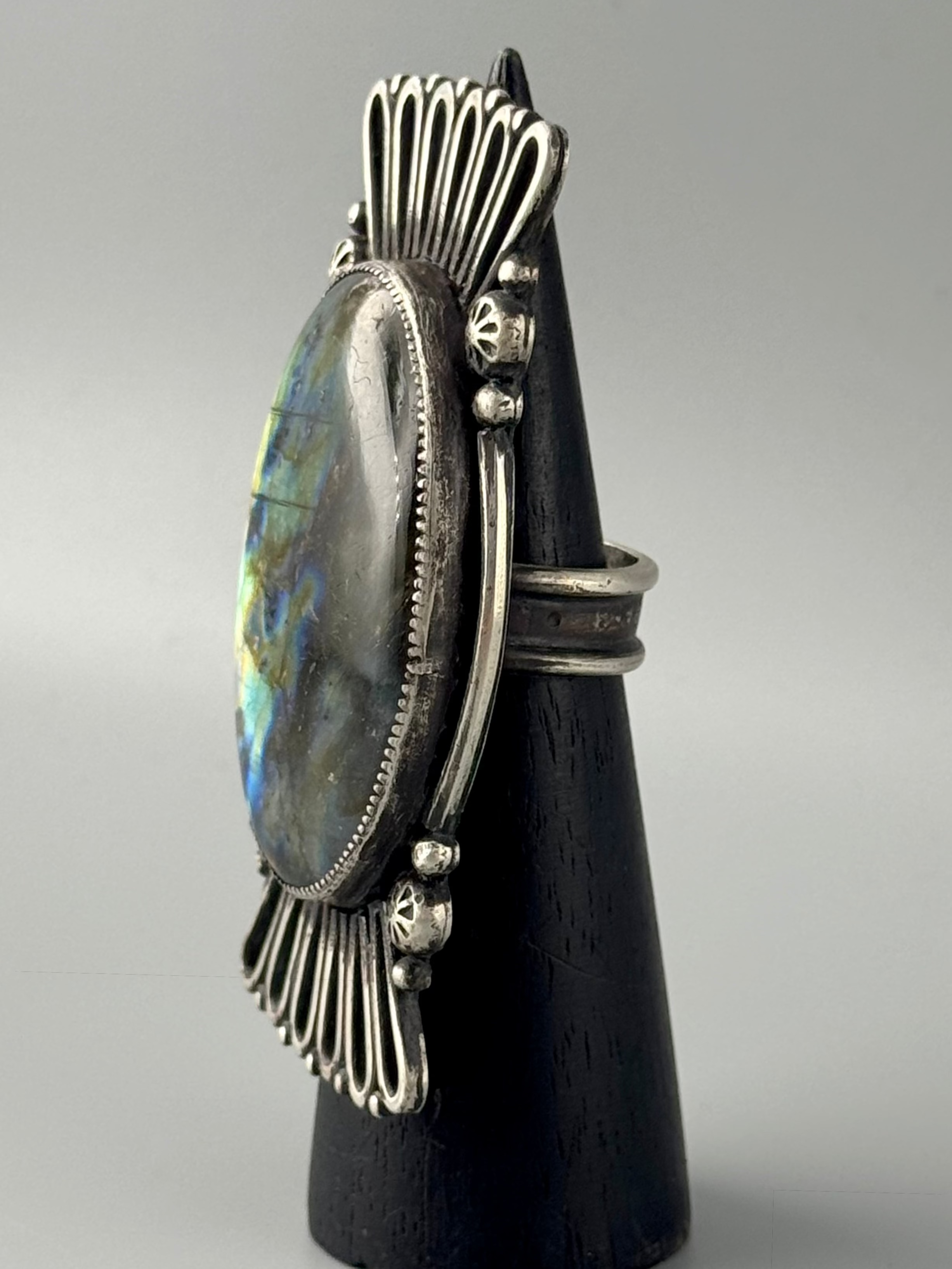 •NOUVEAU NECTAR• labradorite + silver ring (size 8.5)