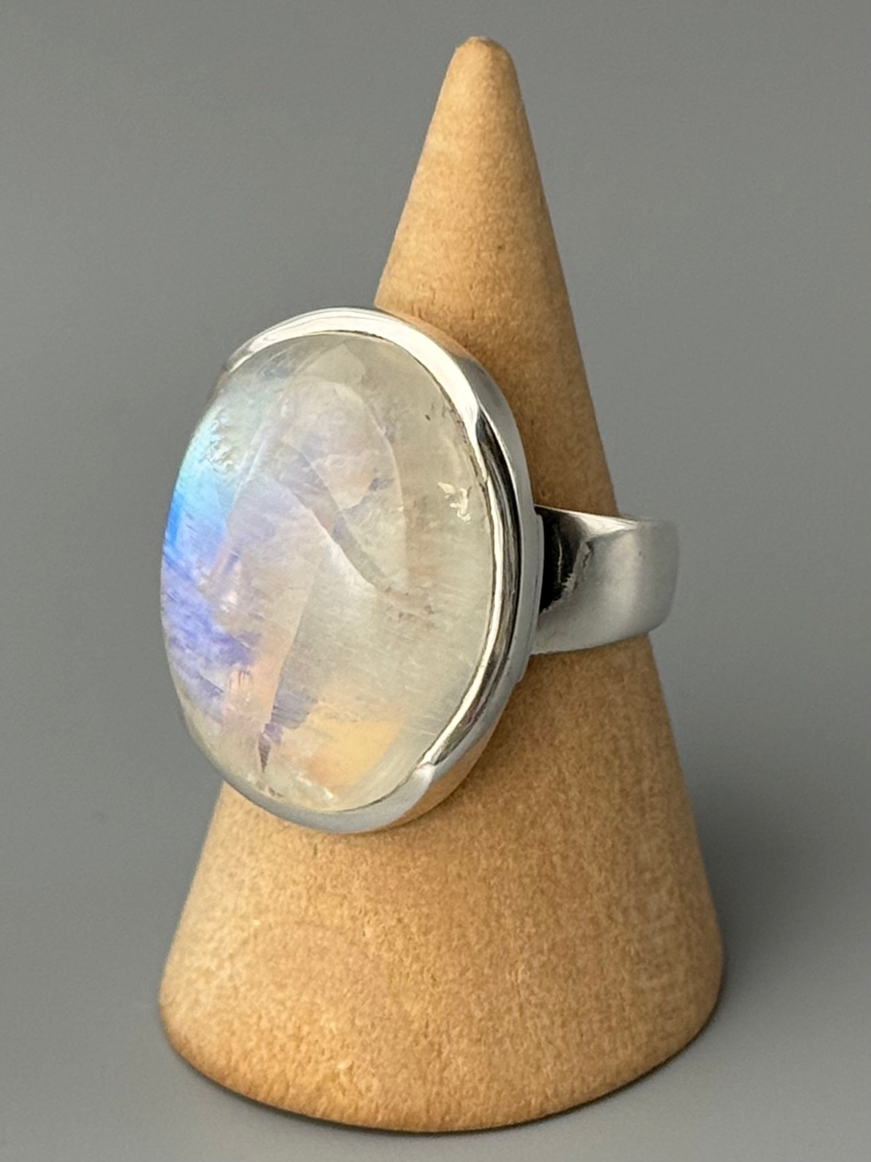 •RAINBOW MOONSTONE - LARGE OVAL• scalloped bezel silver ring (size 9)