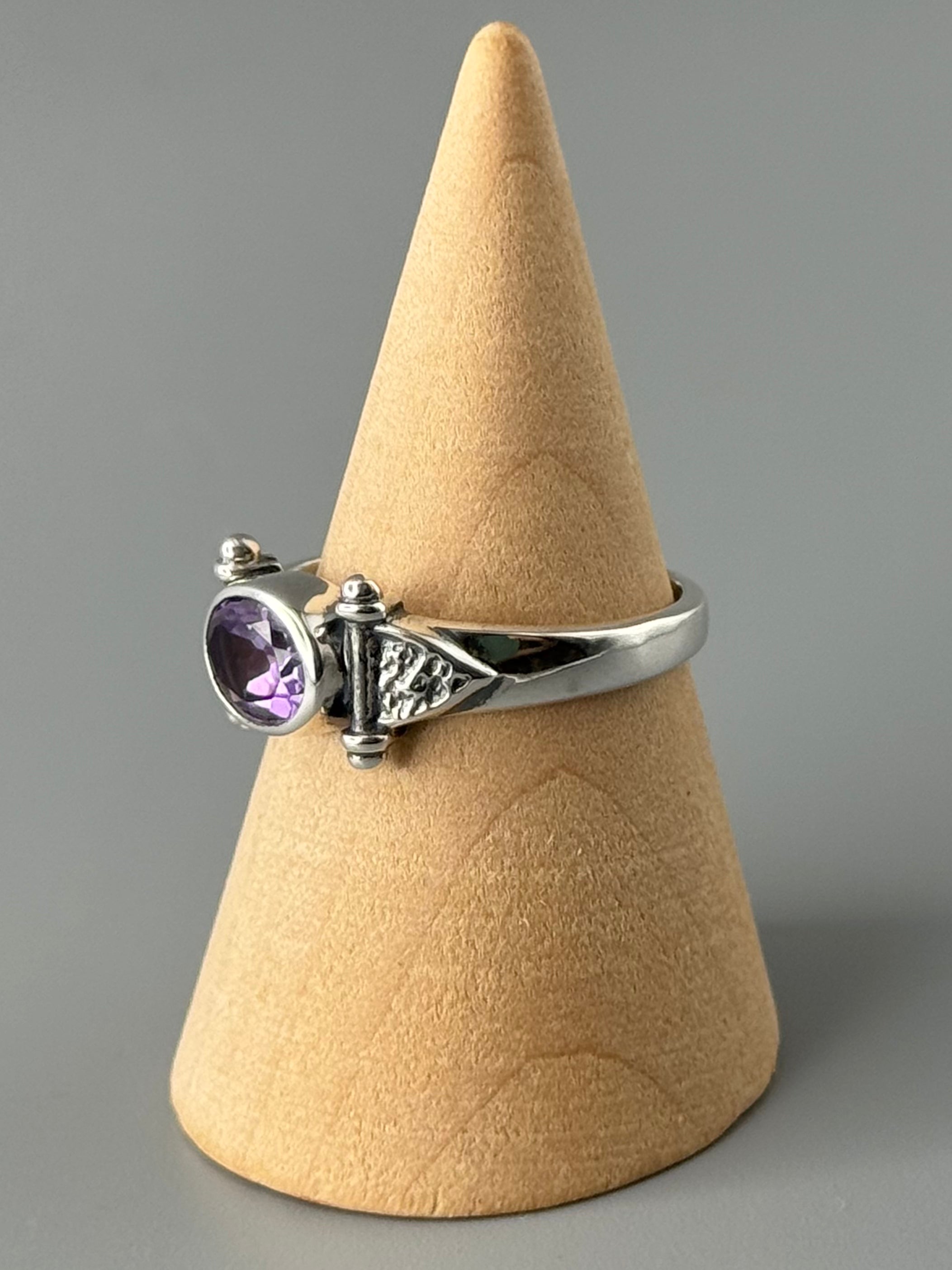 •AMETHYST - YETT• decorative bezel silver ring (various sizes)