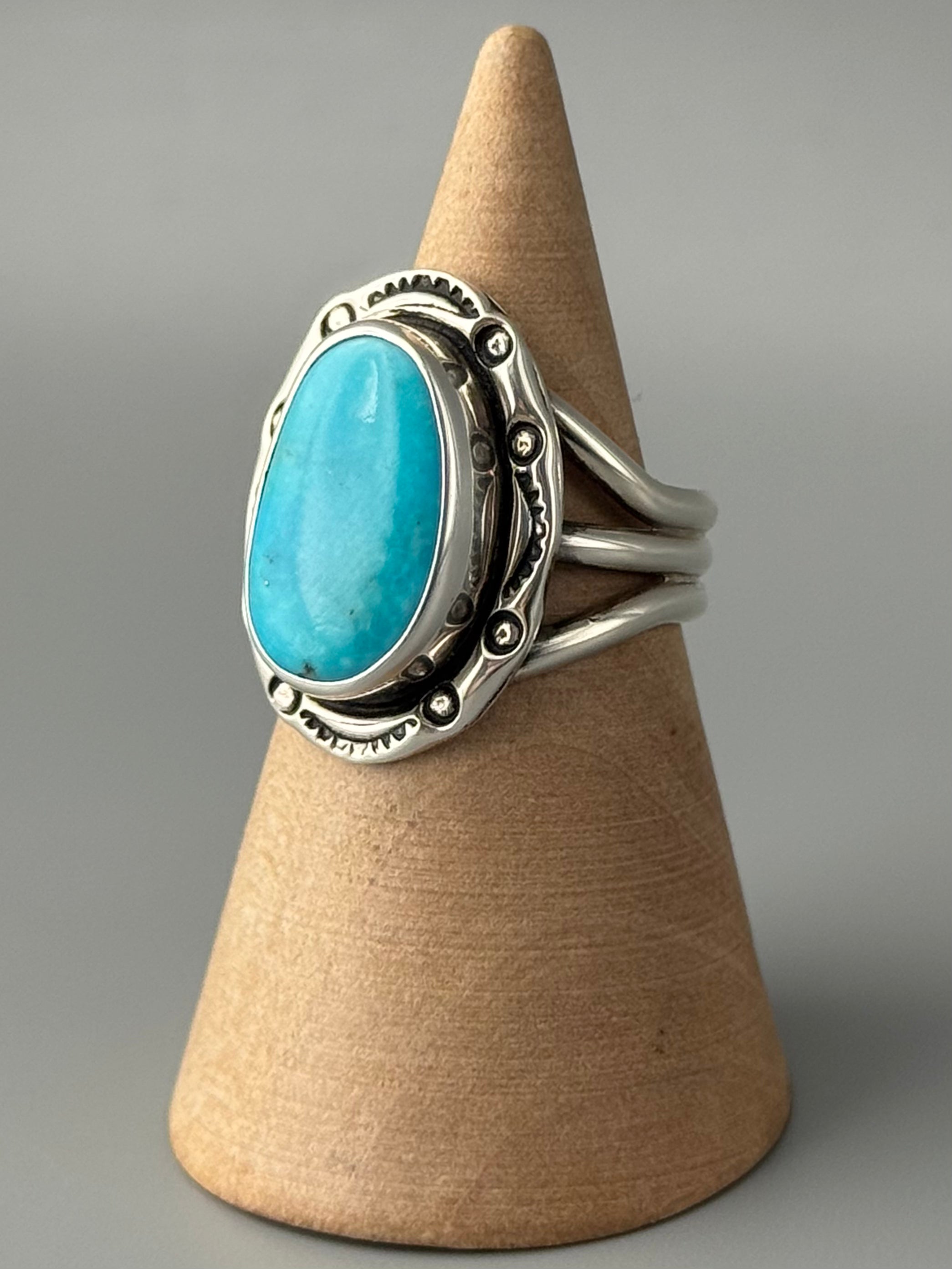 •KINGMAN TURQUOISE - SHÁ• Navajo silver ring (size 7.5)