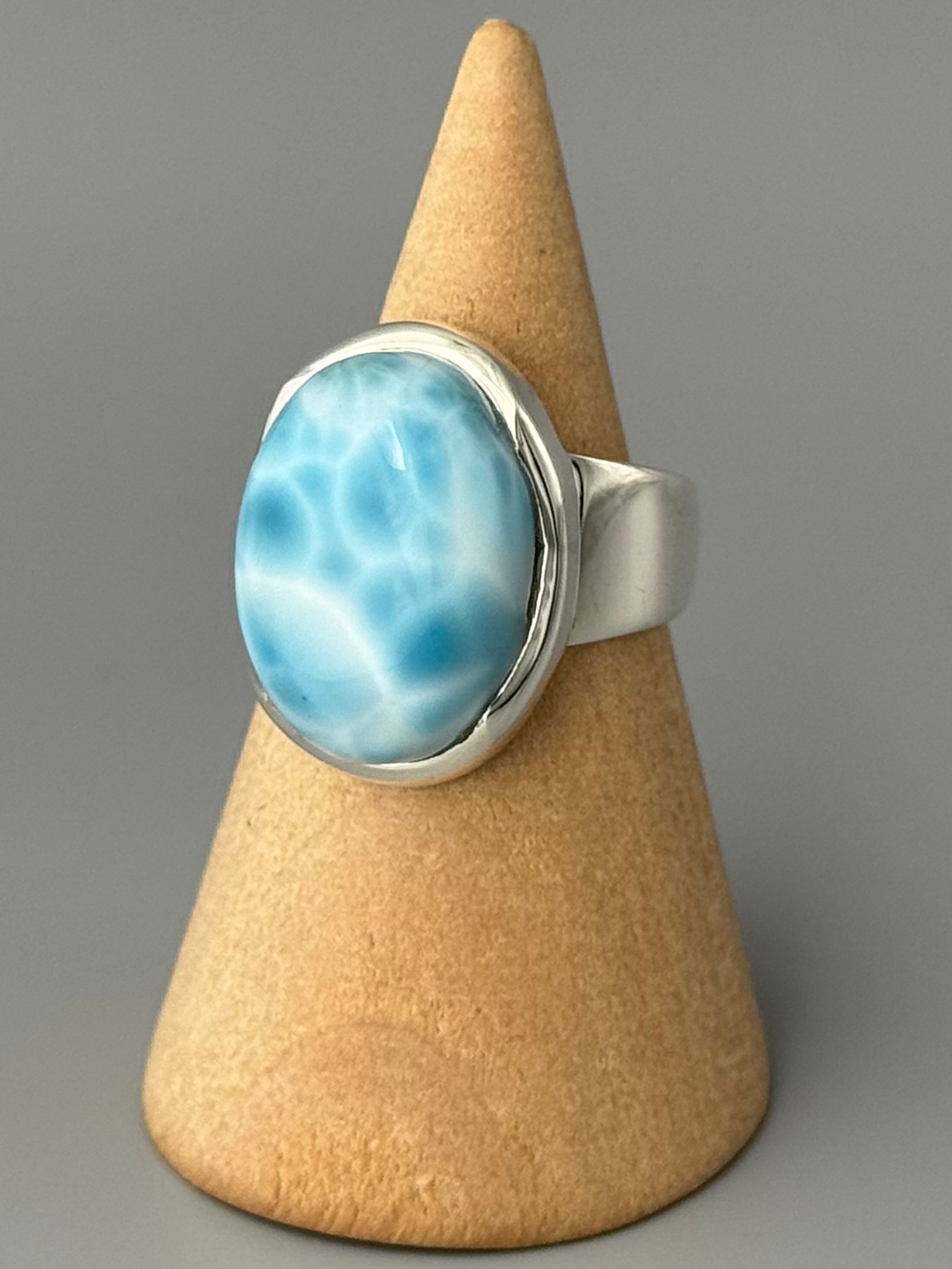 •LARIMAR - OVAL• scalloped bezel silver ring (size 7)