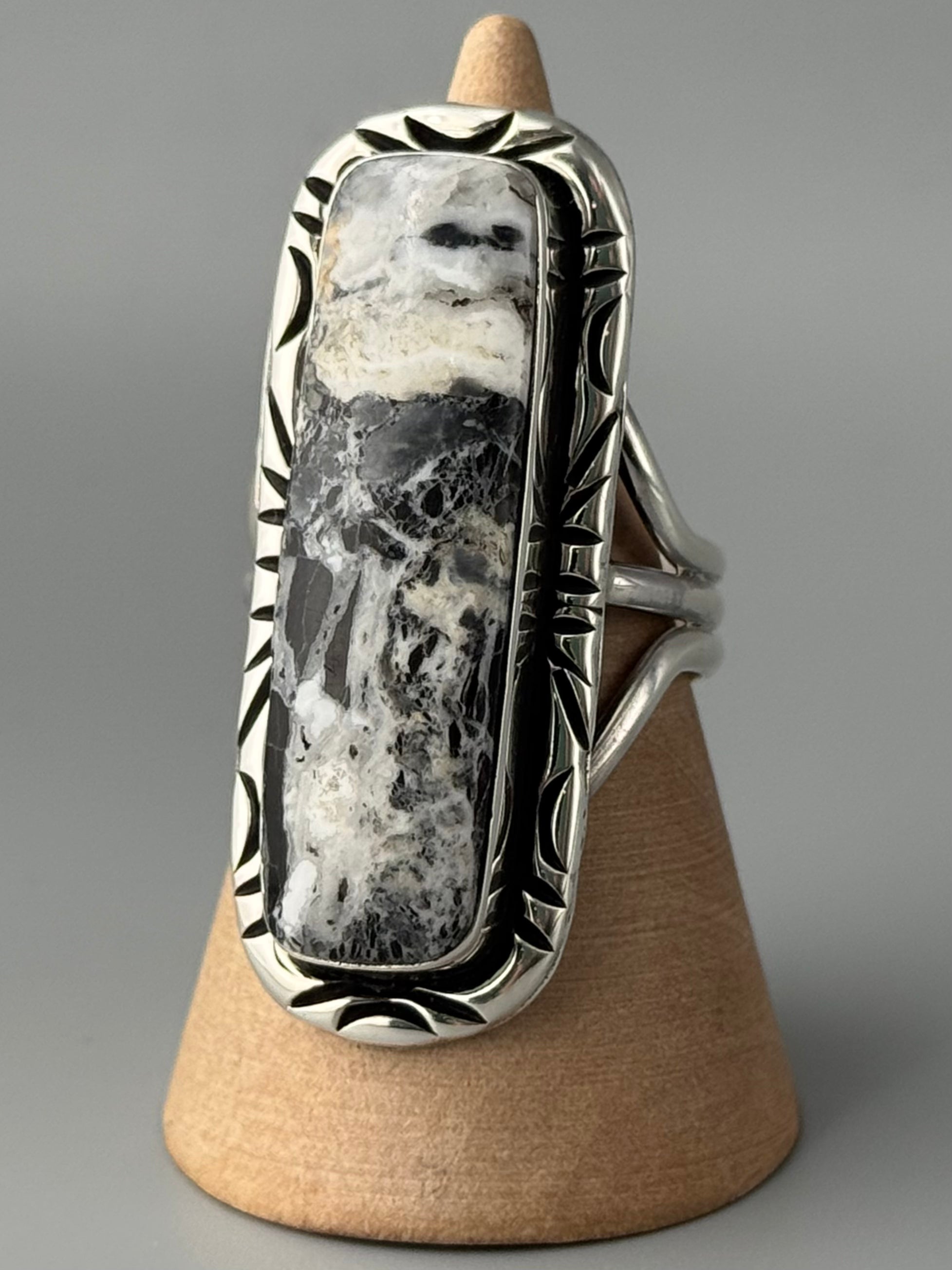 •WHITE BUFFALO TURQUOISE - AZHÍ• Navajo silver ring (size 10)