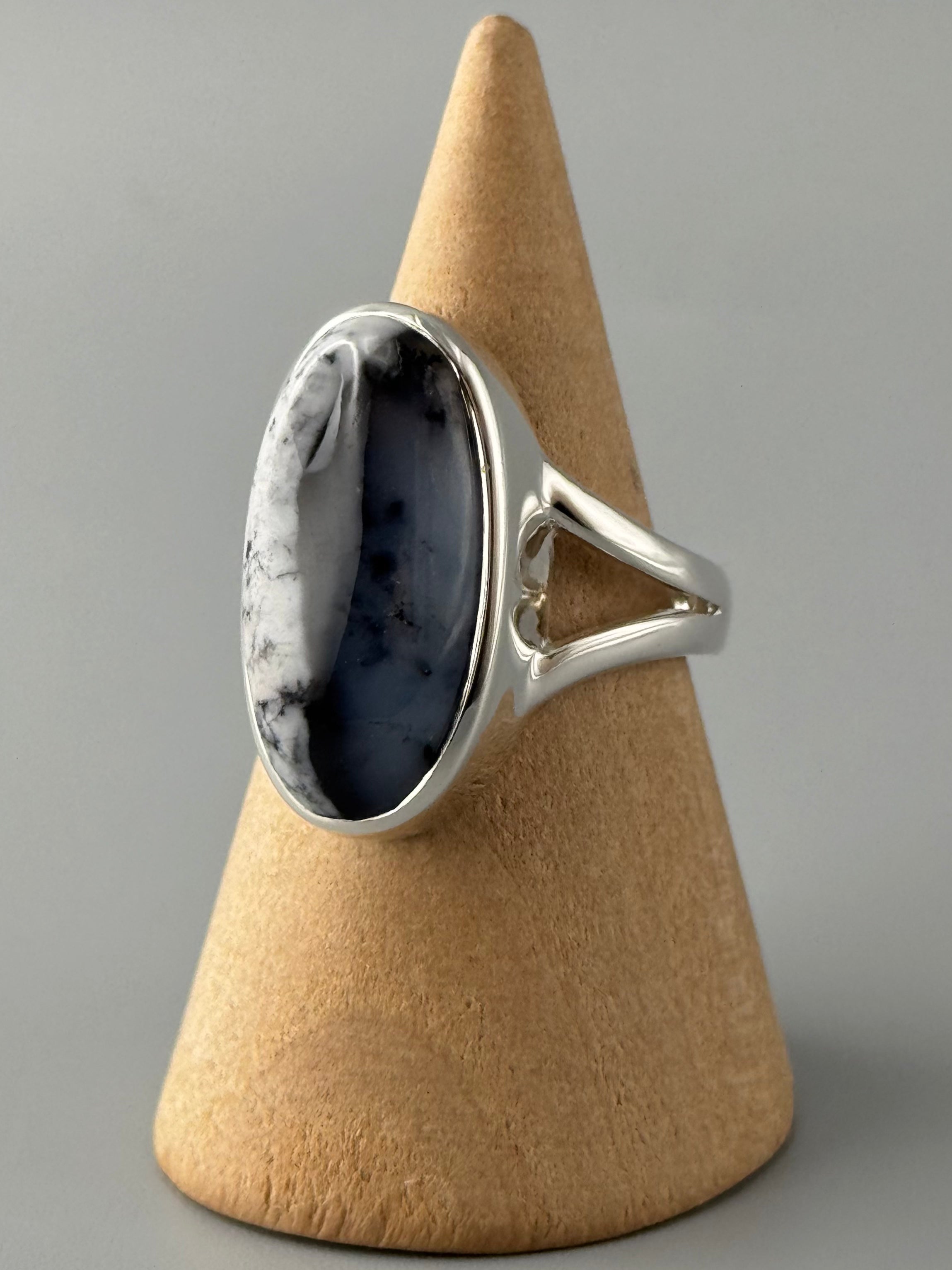 •DENDRITIC OPAL - OVAL• split band silver ring (size 9)