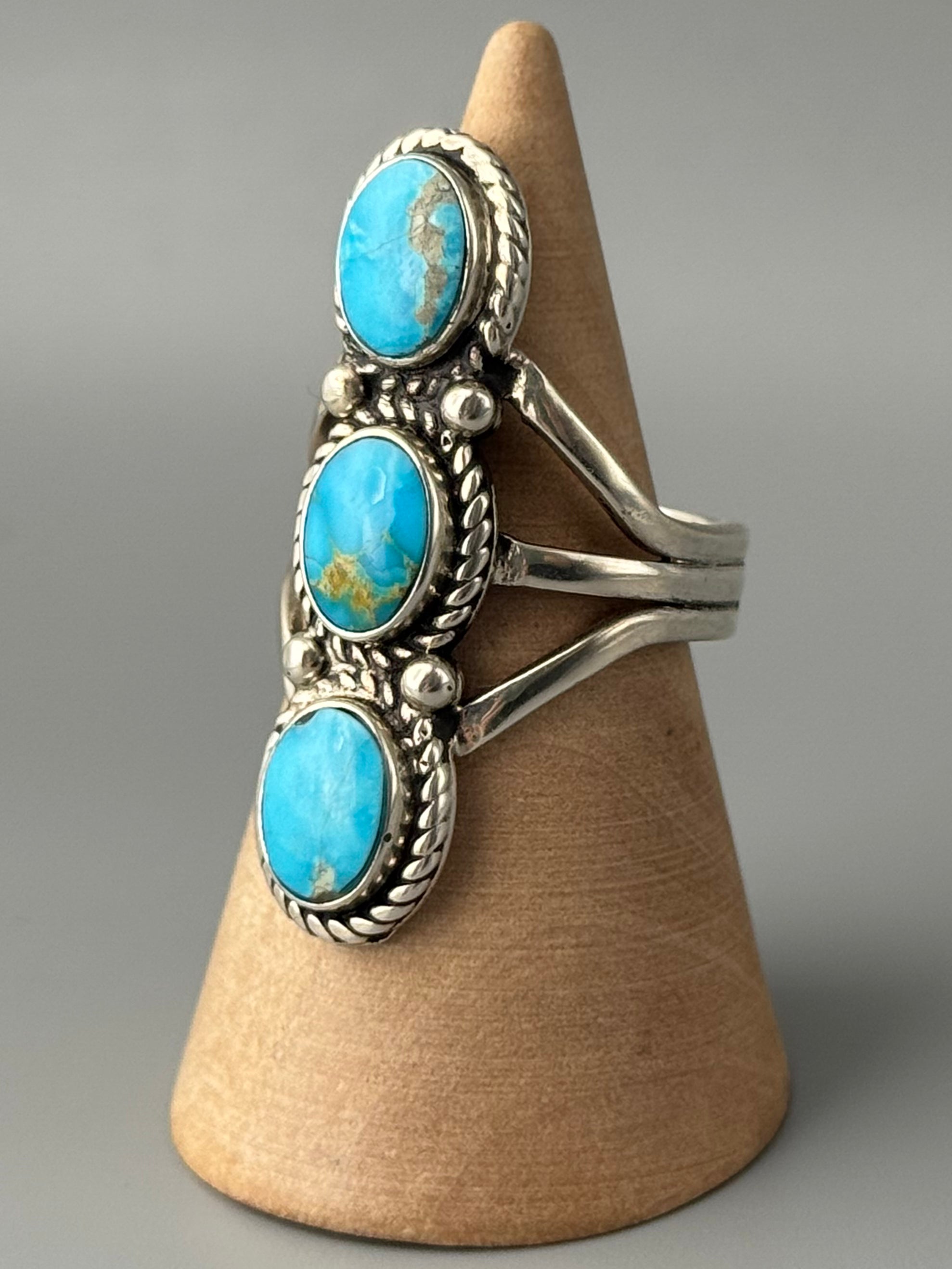 •BLUE RIDGE NEVADA TURQUOISE - TÁÁ• Navajo silver ring (size 7.75)