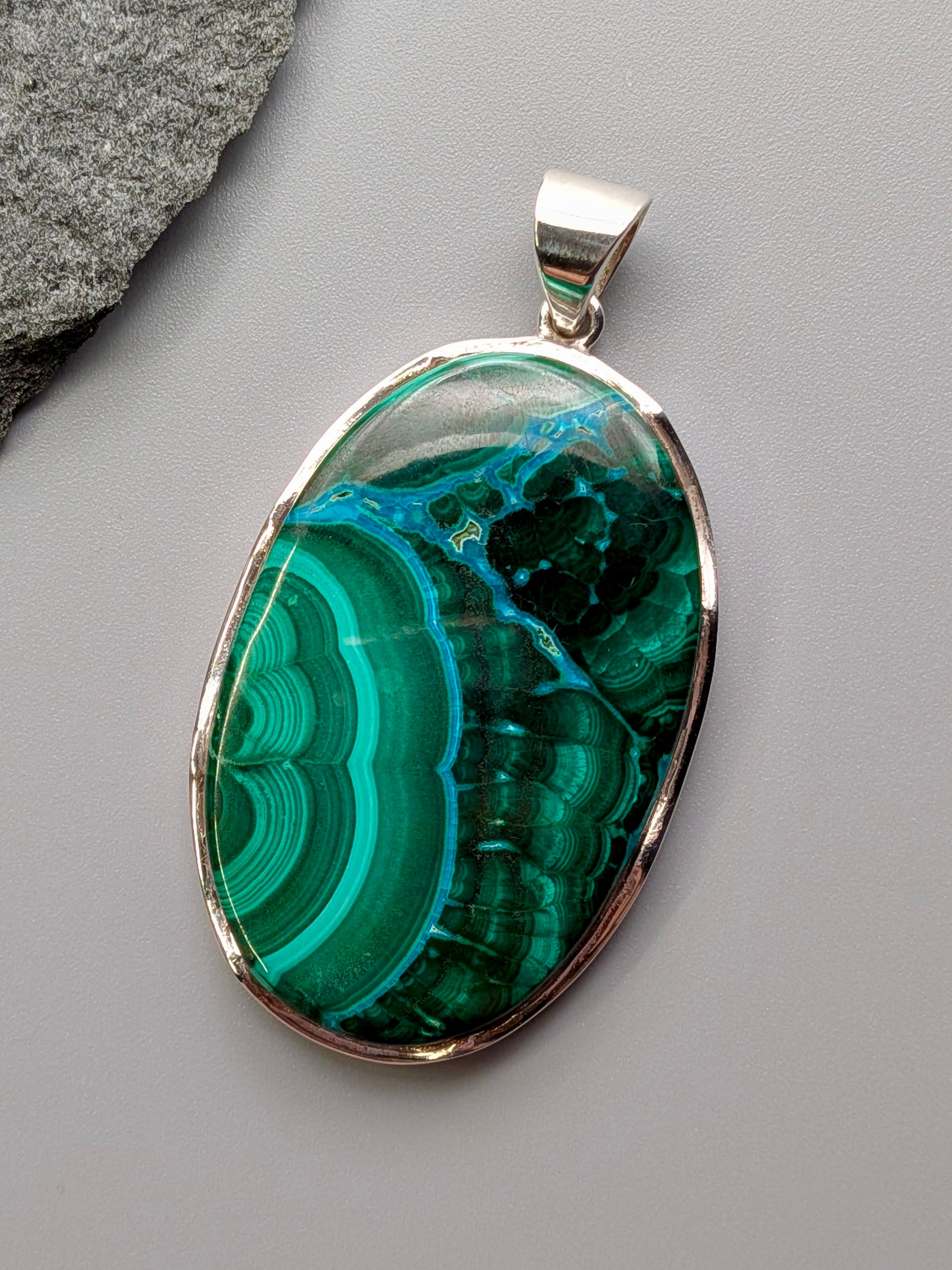•MALACHITE - MEDIUM OVAL - SCALLOPED• sterling silver pendant