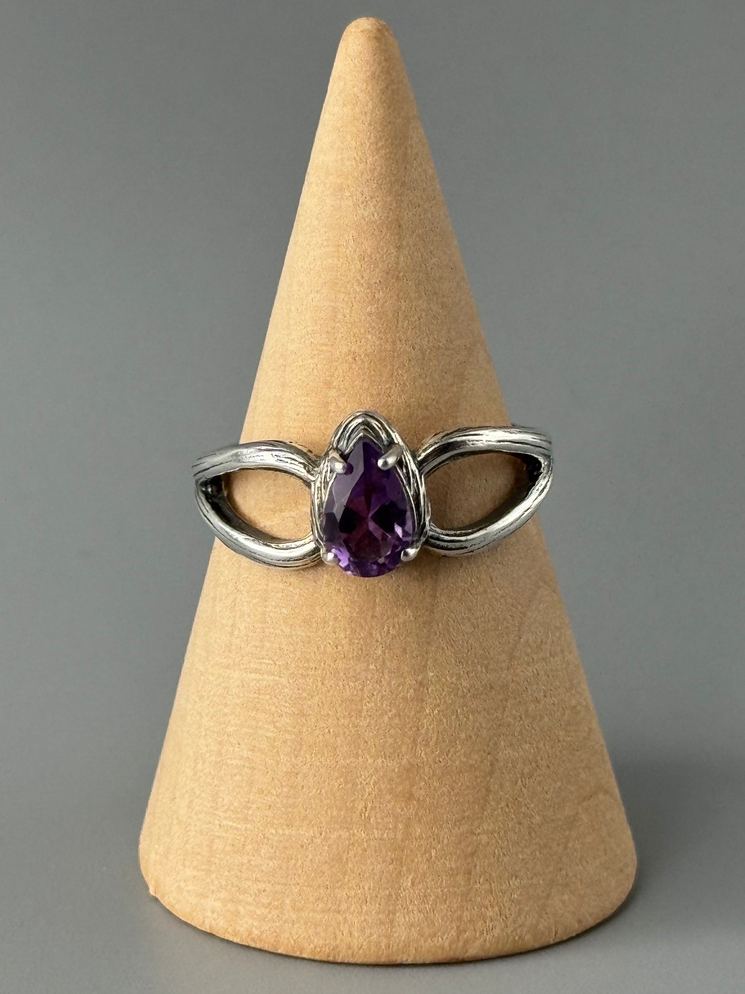 •AMETHYST - PRECIOUS• prong set silver ring (size 8)