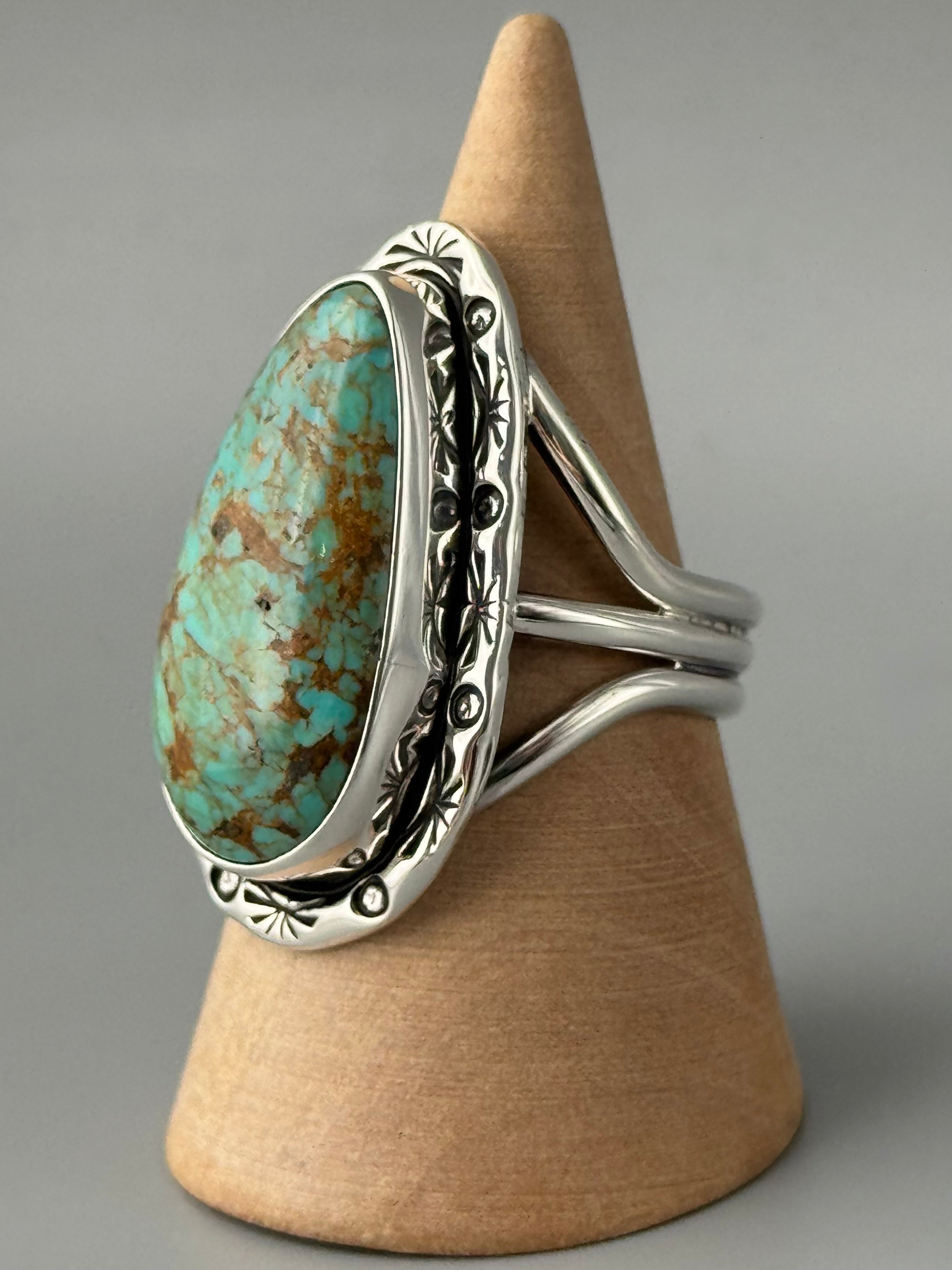 •KINGMAN TURQUOISE - SHÁ• Navajo silver ring (size 10.25)