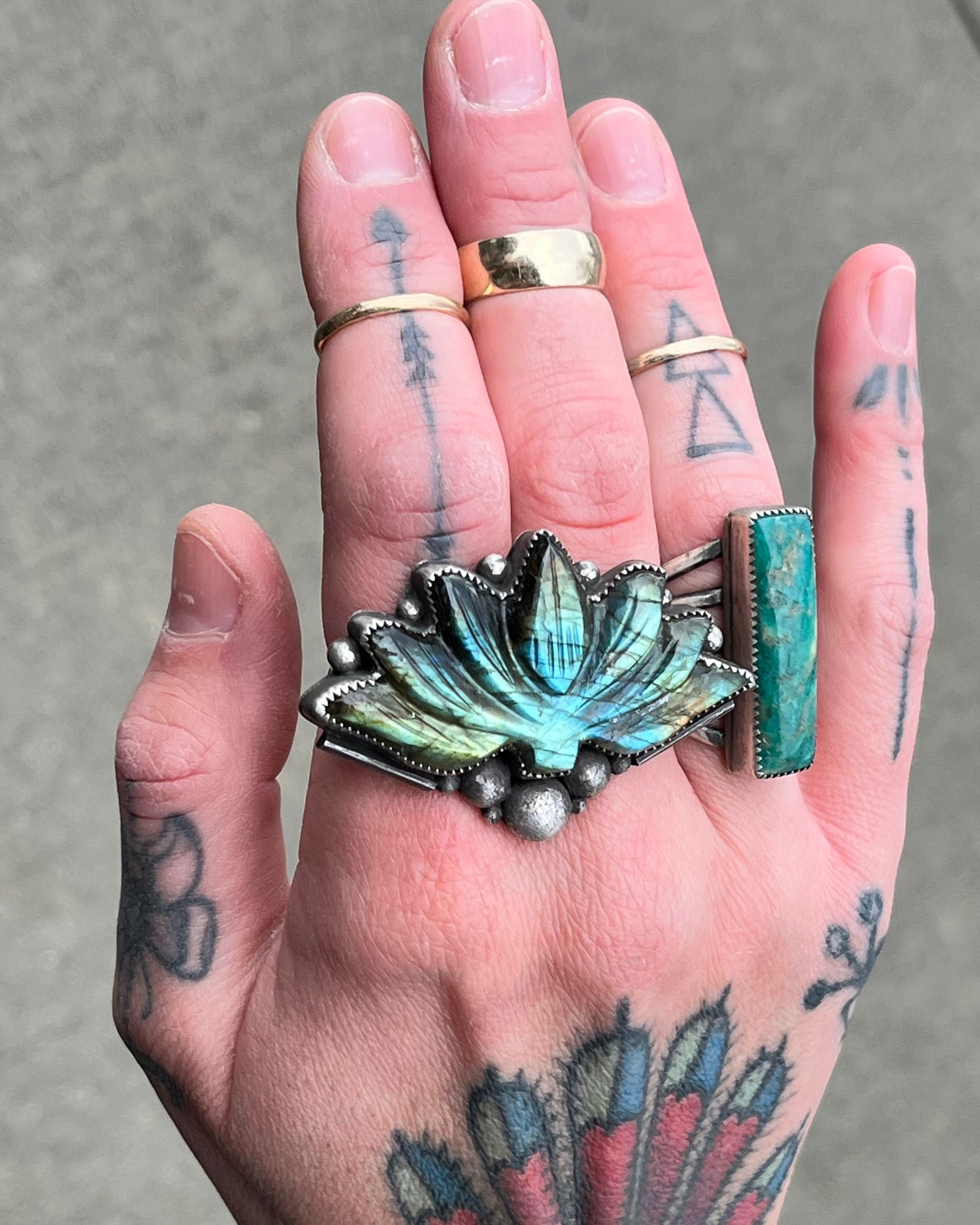 •BLOOMING LOTUS• labradorite + silver double finger ring