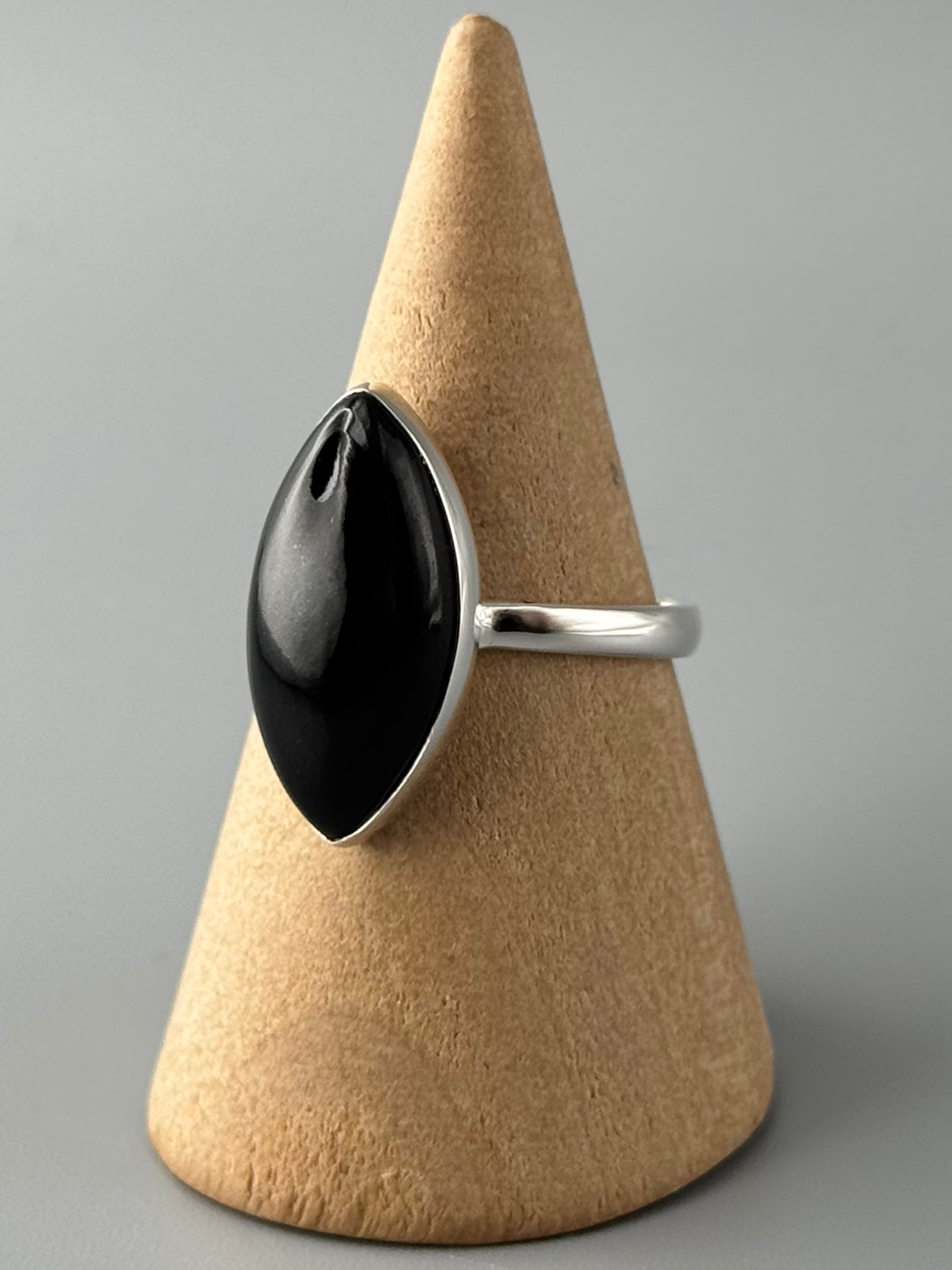 •BLACK ONYX - MARQUISE• simple band silver ring (size 9)