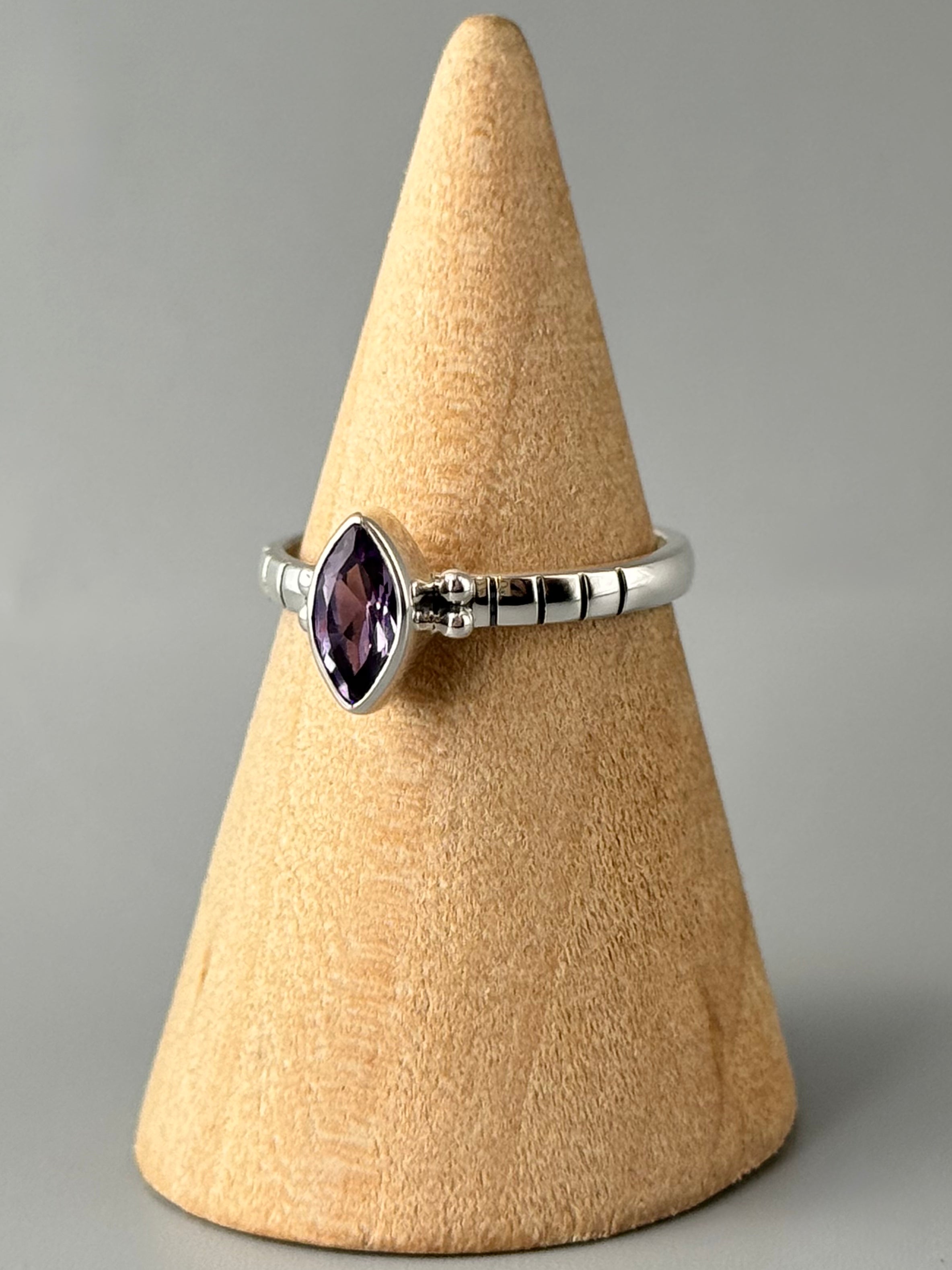 •AMETHYST - NOTCHED• sterling silver ring (various sizes)