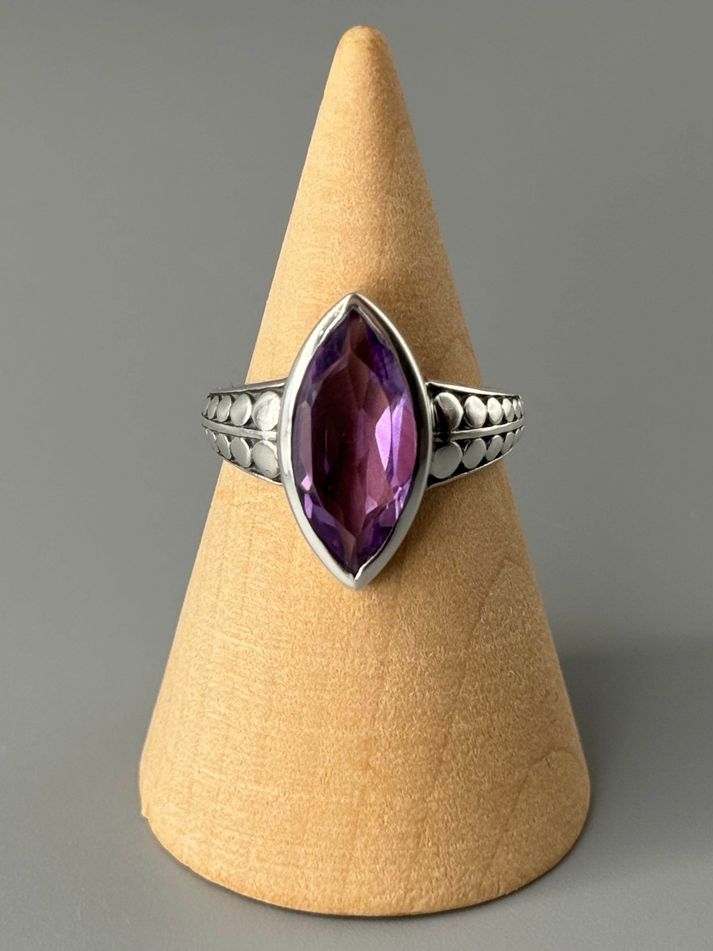 •AMETHYST - GRADUAL• detailed tapered band silver ring (various sizes)