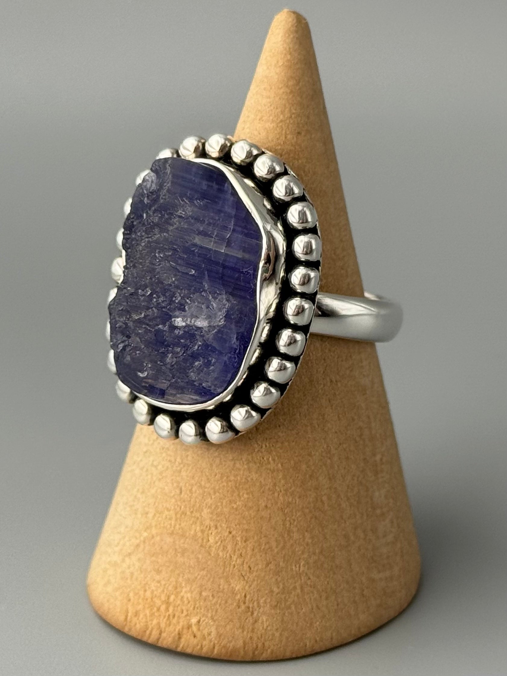 •TANZANITE - FREEFORM• dotted bezel silver ring (size 8)