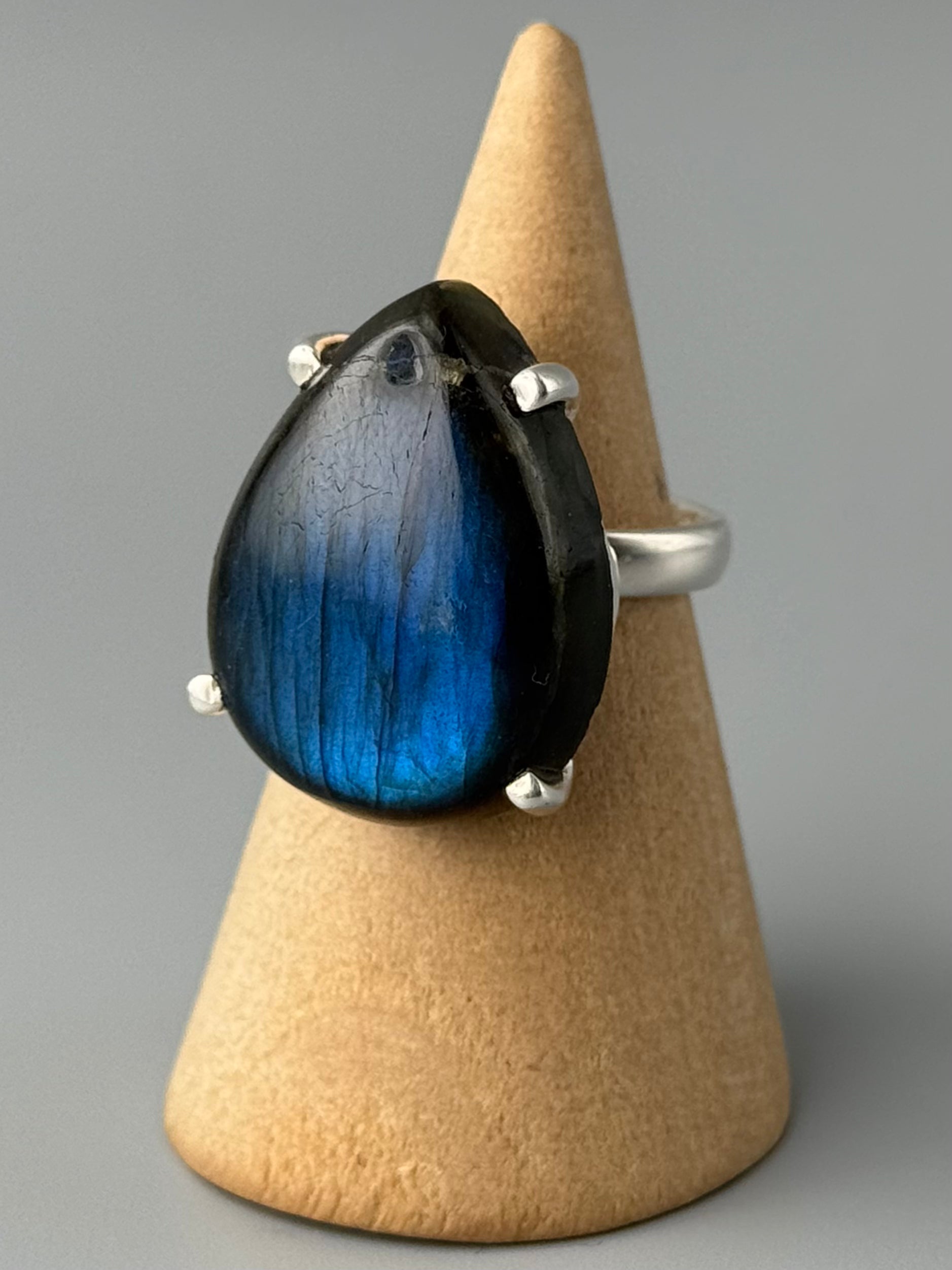 •LABRADORITE - SMALL TEAR• prong set silver ring (size 7)