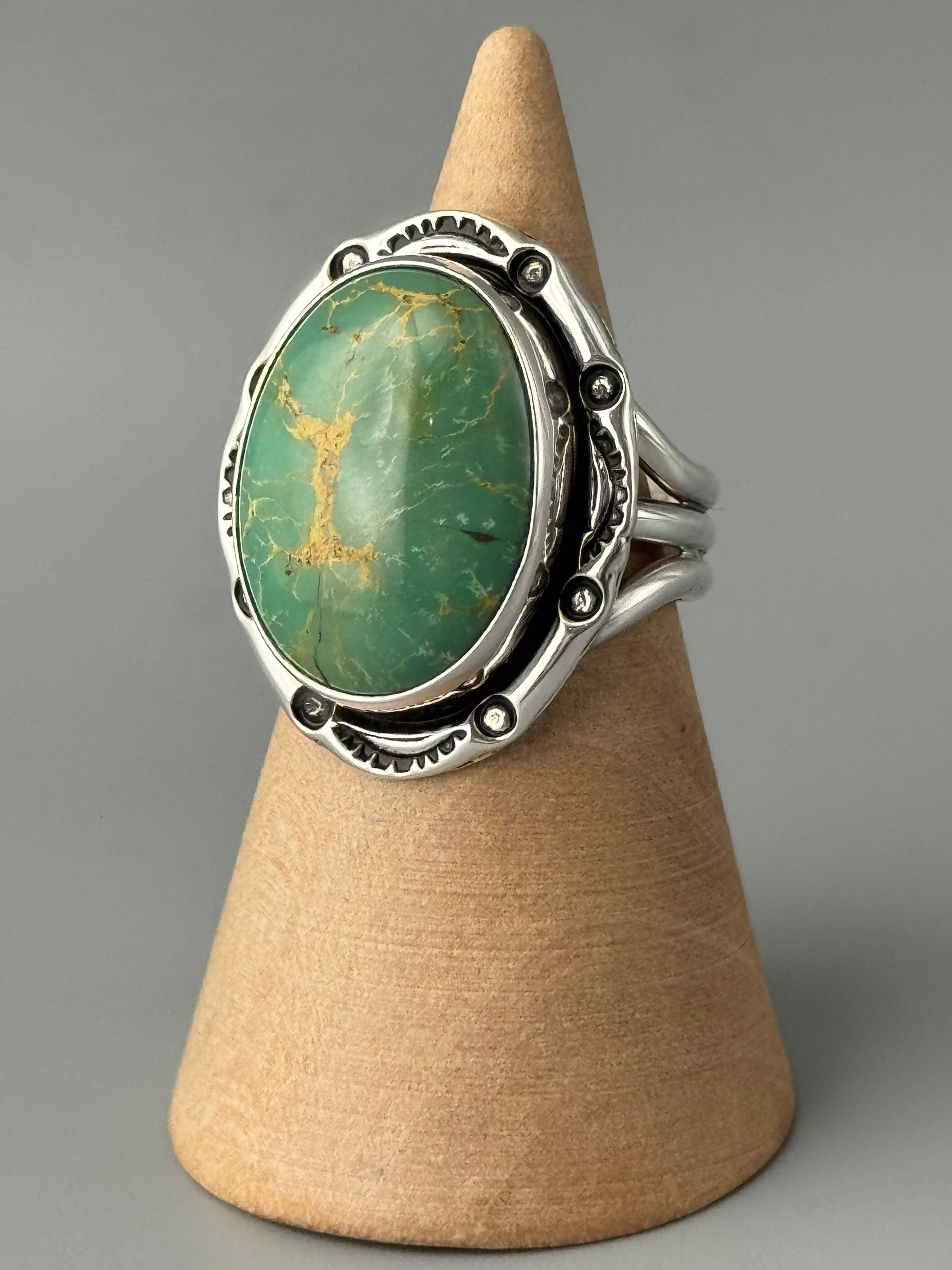 •KINGMAN TURQUOISE - SHÁ• Navajo silver ring (size 7.5)