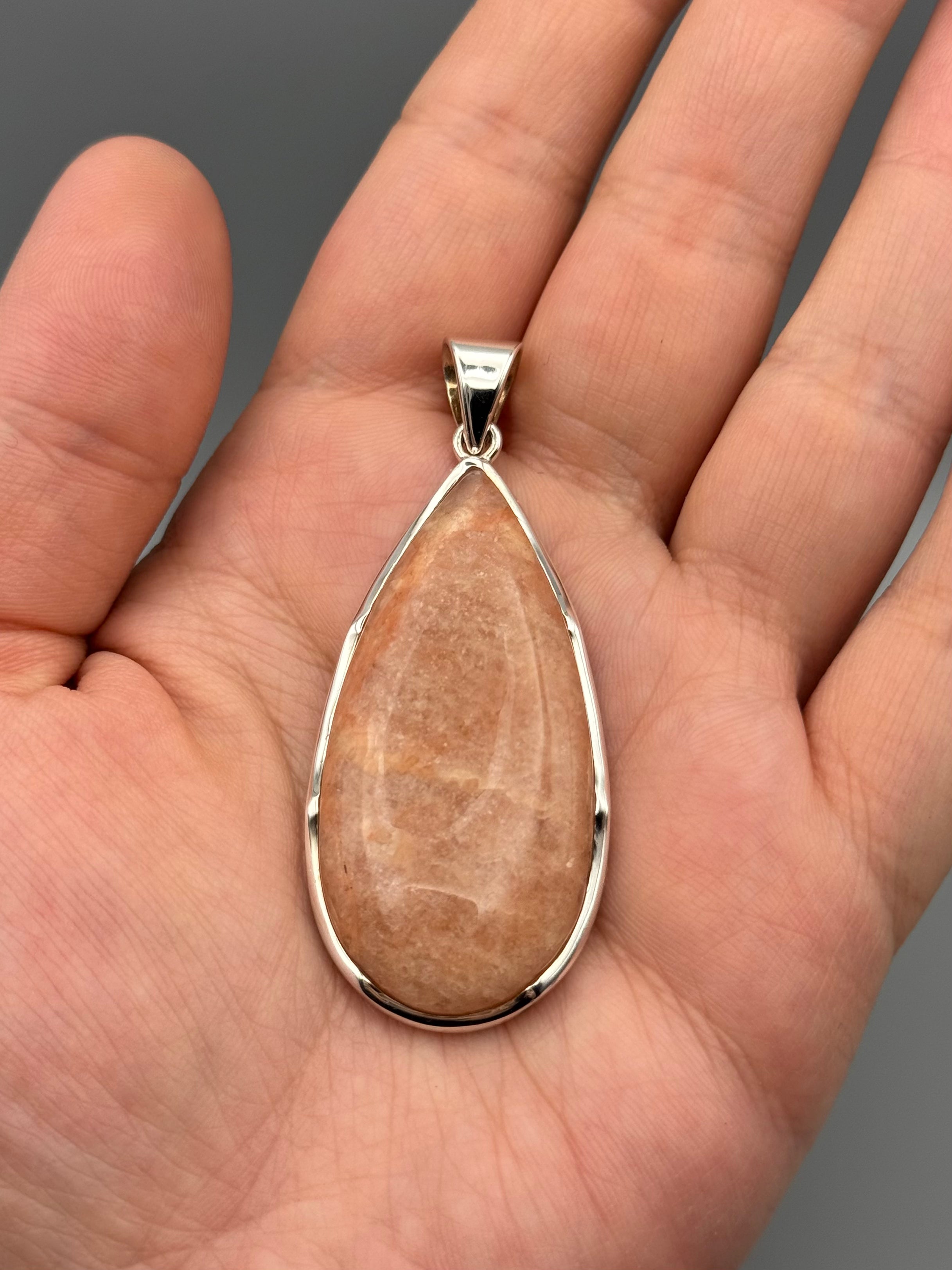 •SUNSTONE - TEARDROP• scalloped bezel silver pendant