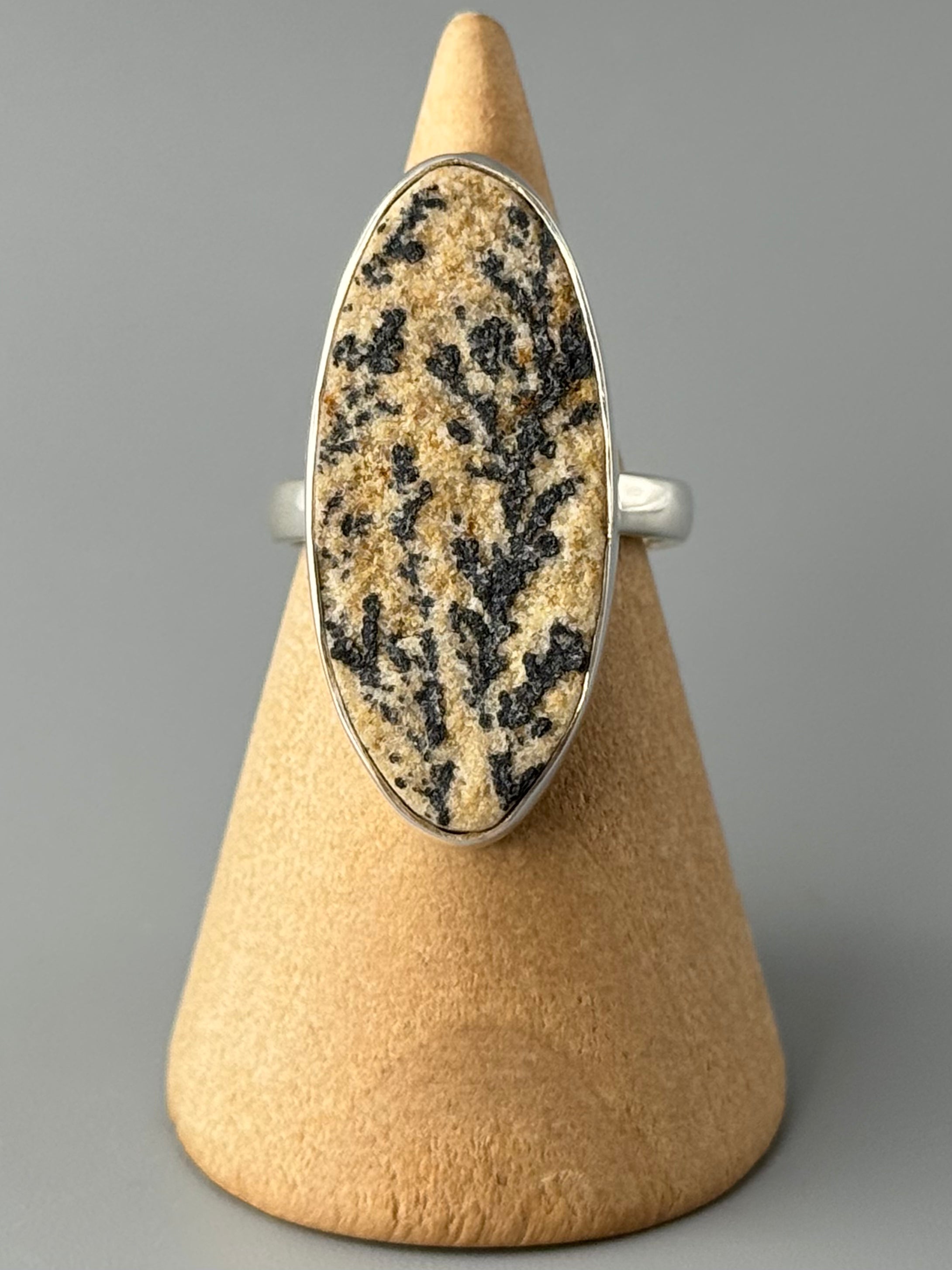 •DENDRITIC SANDSTONE - ELONGATED OVAL• sterling silver ring (size 7)