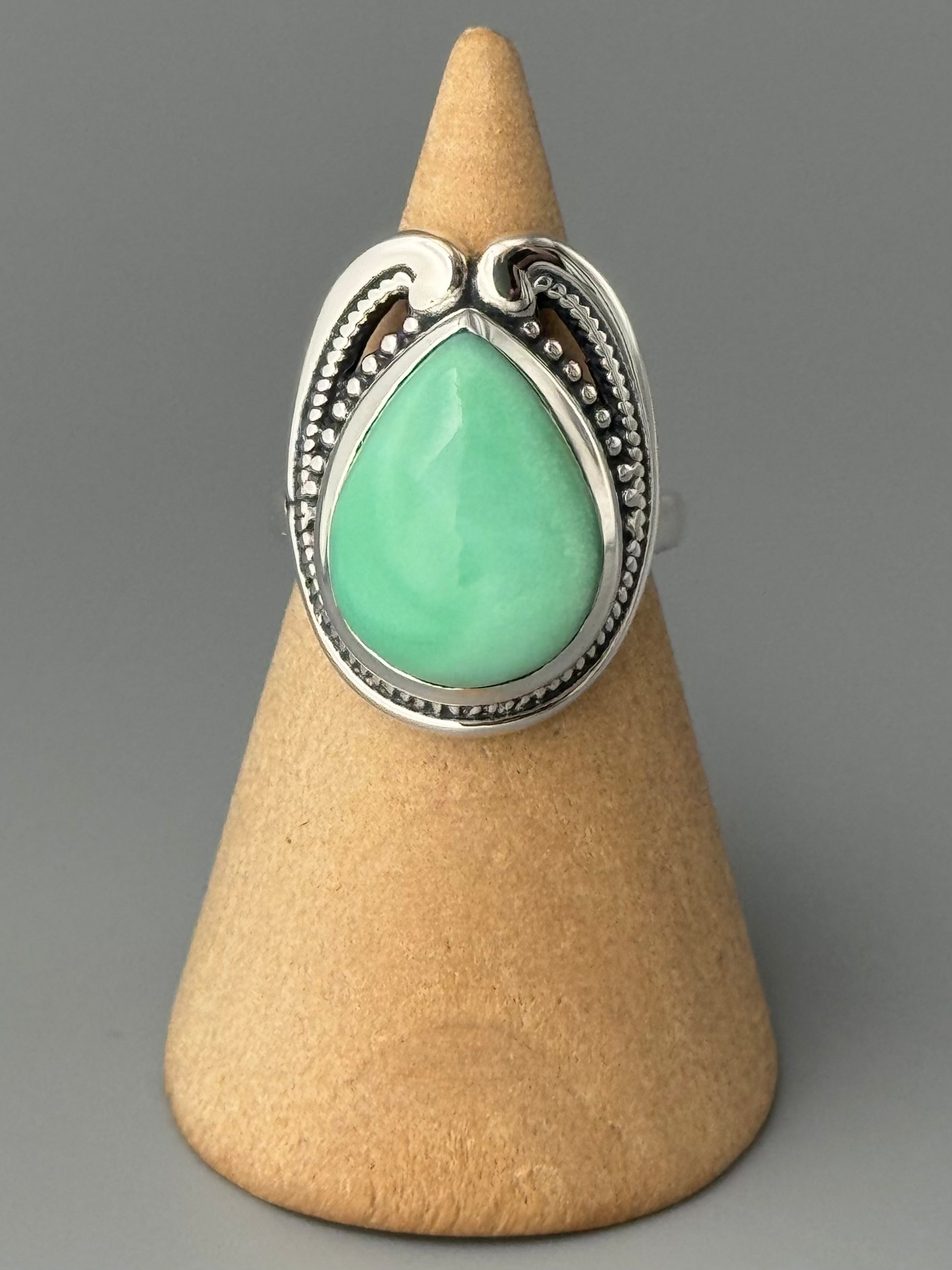 •CHRYSOPRASE - SADDLE• decorative bezel silver ring (size 6.5)