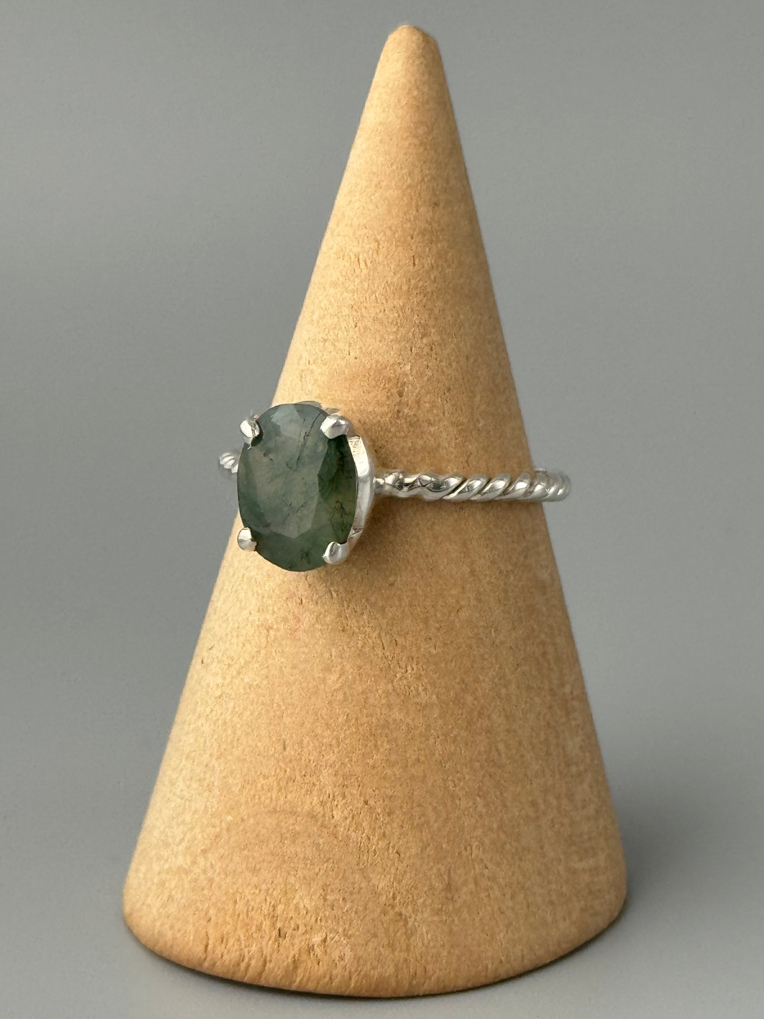 •FACETED MOSS AGATE - OVAL• roped band silver ring (size 7.25)