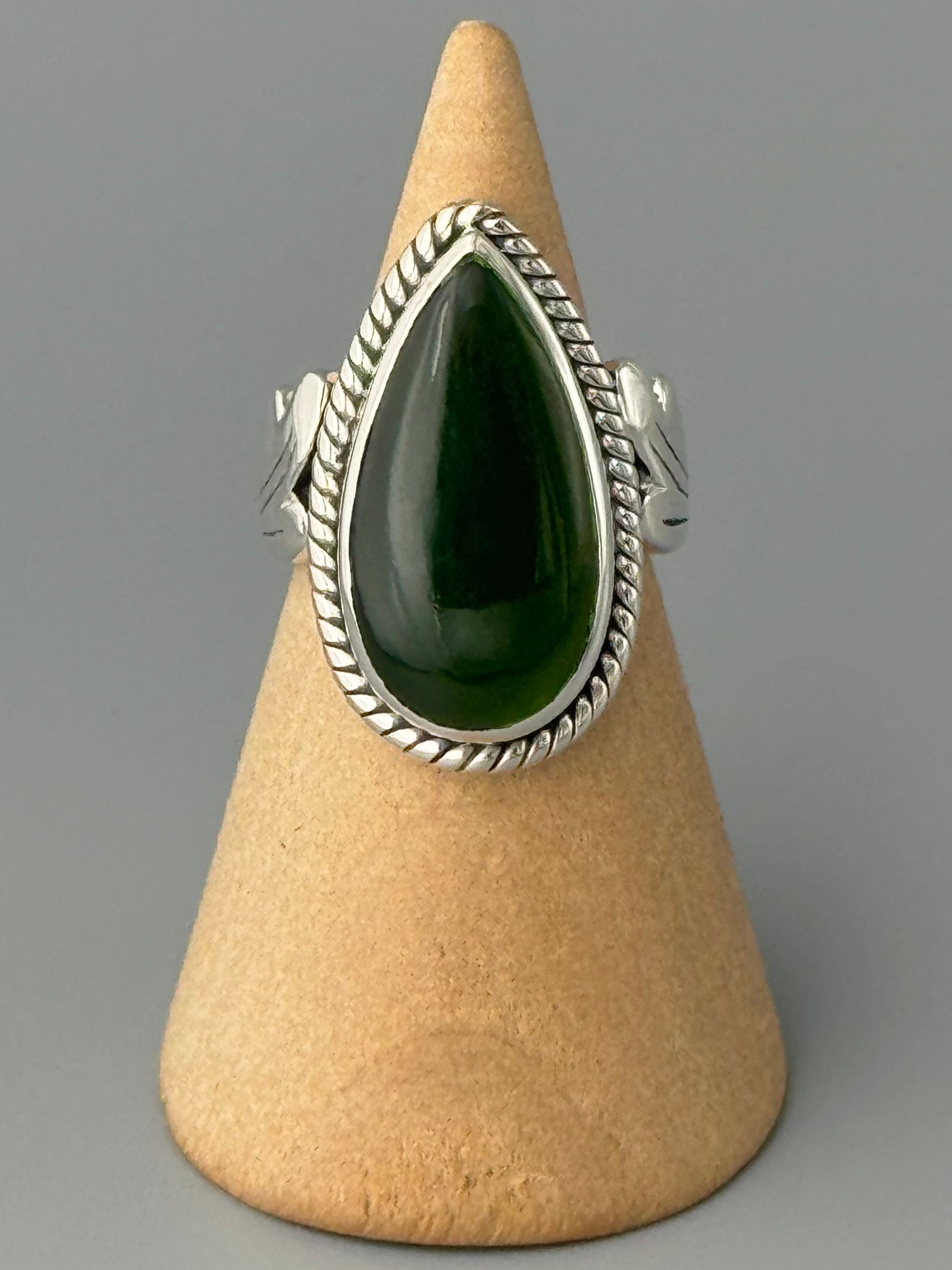 •NEPHRITE JADE - FLEUR• roped bezel silver ring (size 6)