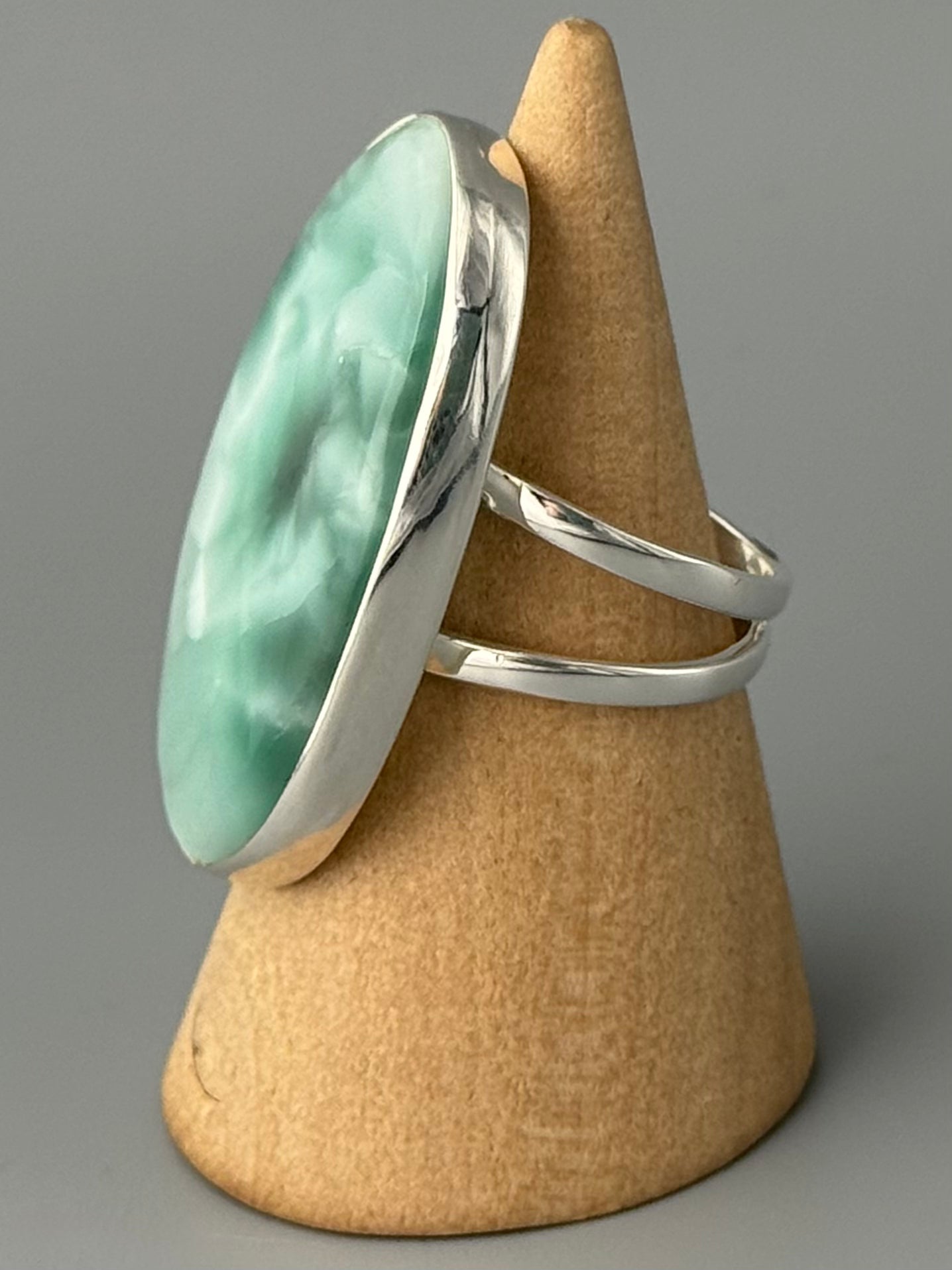 •HEMIMORPHITE - OVAL• split band silver ring (size 8)
