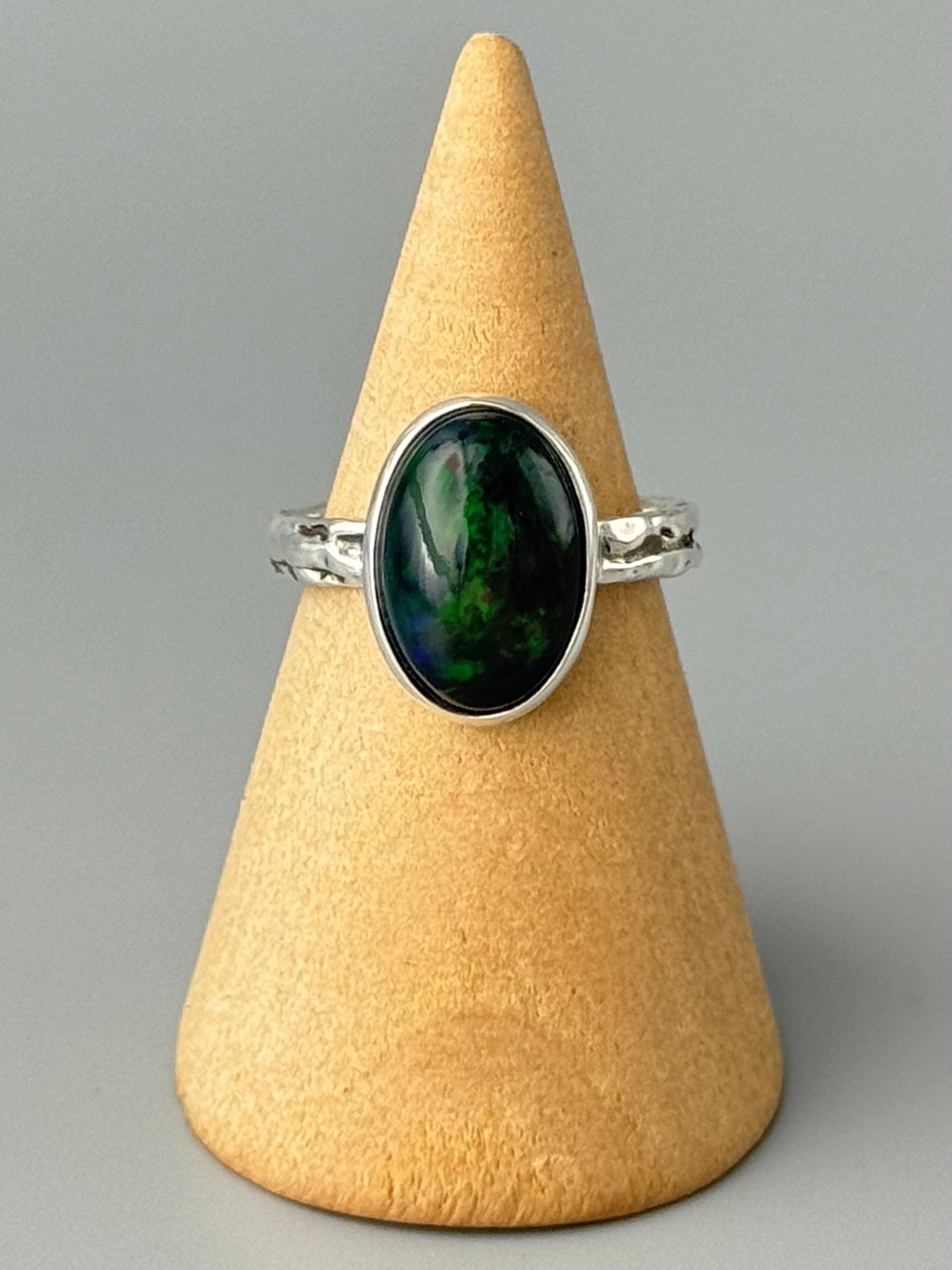 •ETHIOPIAN OPAL - OVAL• textured band silver ring (size 7)