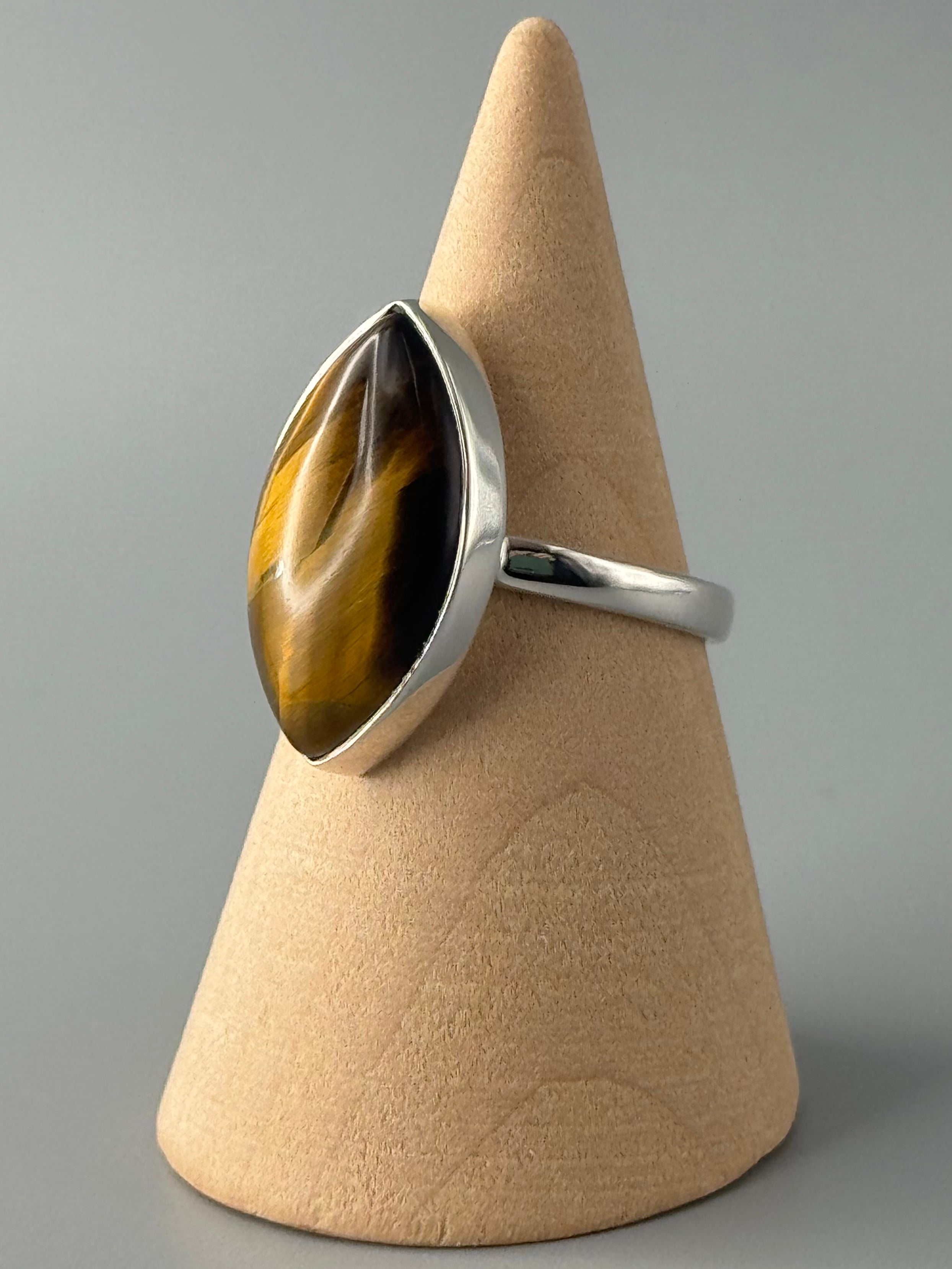 •TIGER EYE - MARQUISE• simple bezel silver ring (size 7)